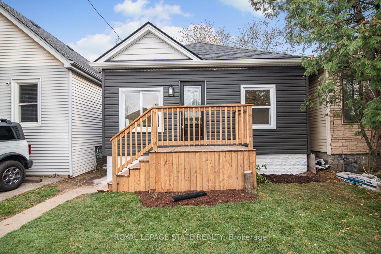 Photo 4 of 330 Fairfield Avenue, Hamilton, Homeside — HOMEH