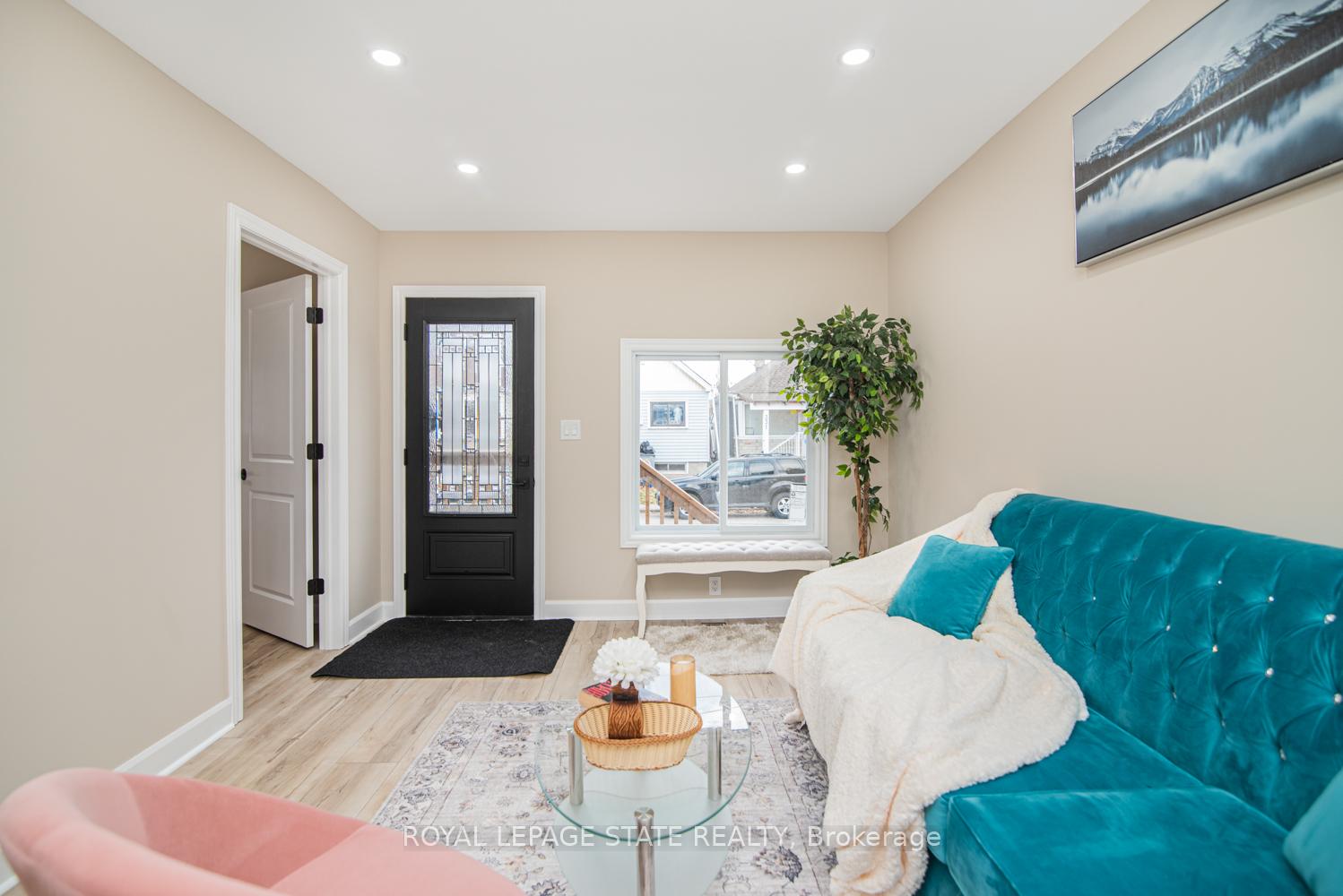 Photo 7 of 330 Fairfield Avenue, Hamilton, Homeside — HOMEH