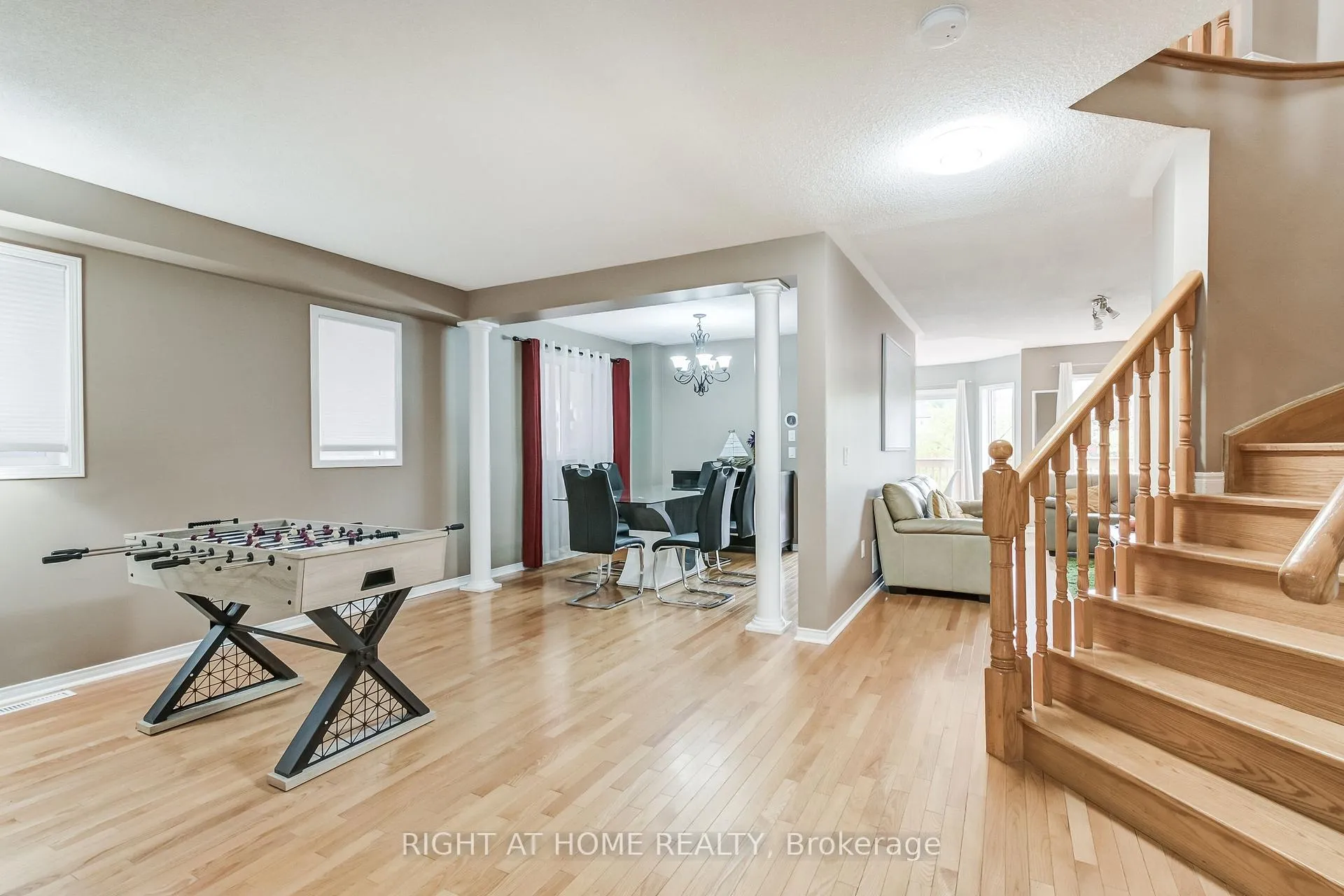 Photo 4 of 51 Crestridge Drive, Caledon, Bolton North — HOMEH