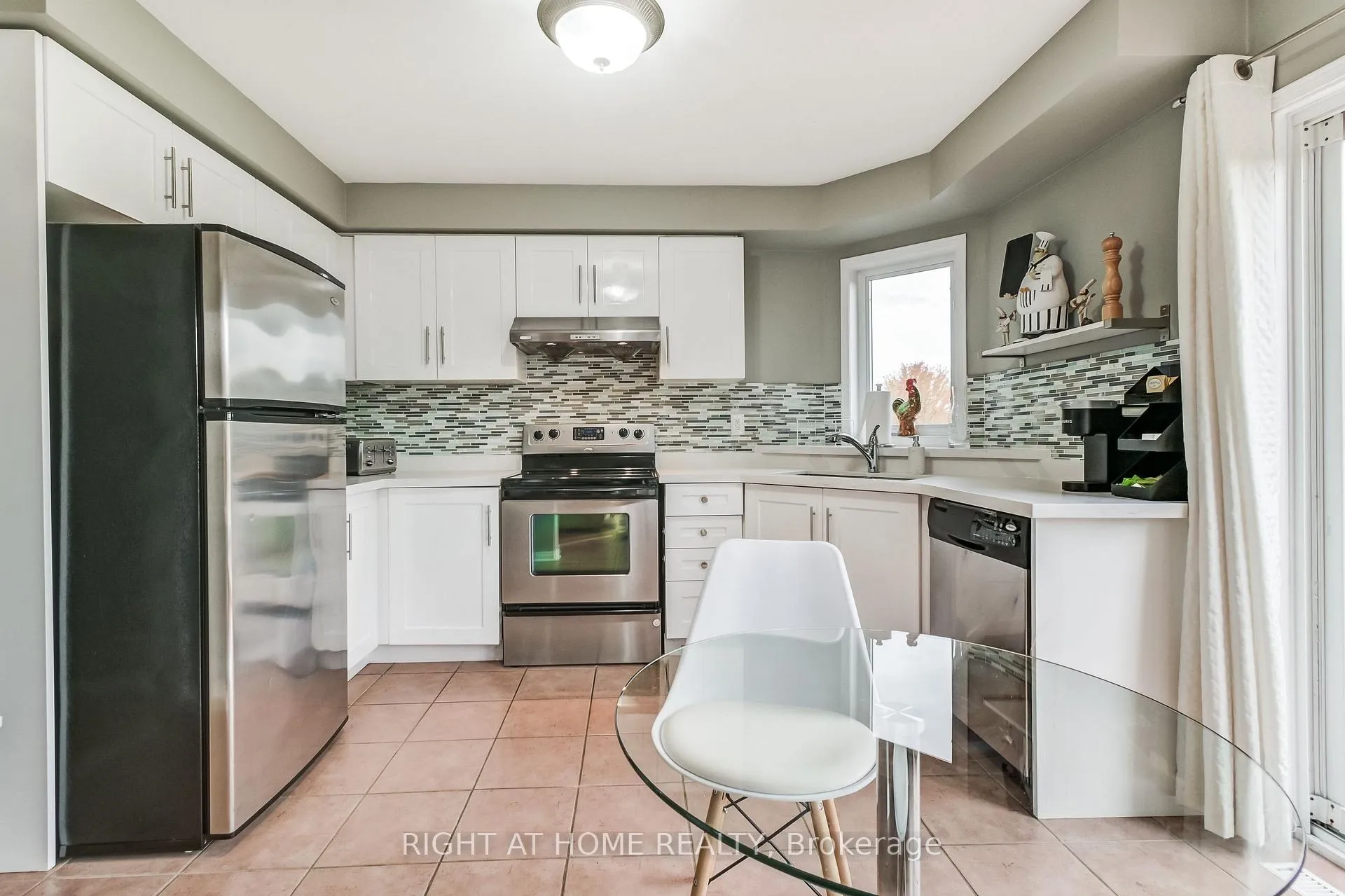 Photo 7 of 51 Crestridge Drive, Caledon, Bolton North — HOMEH