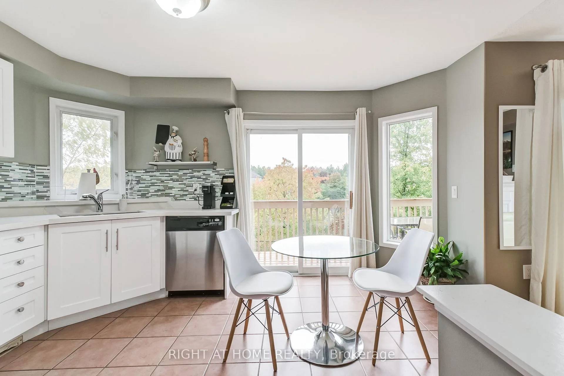 Photo 9 of 51 Crestridge Drive, Caledon, Bolton North — HOMEH