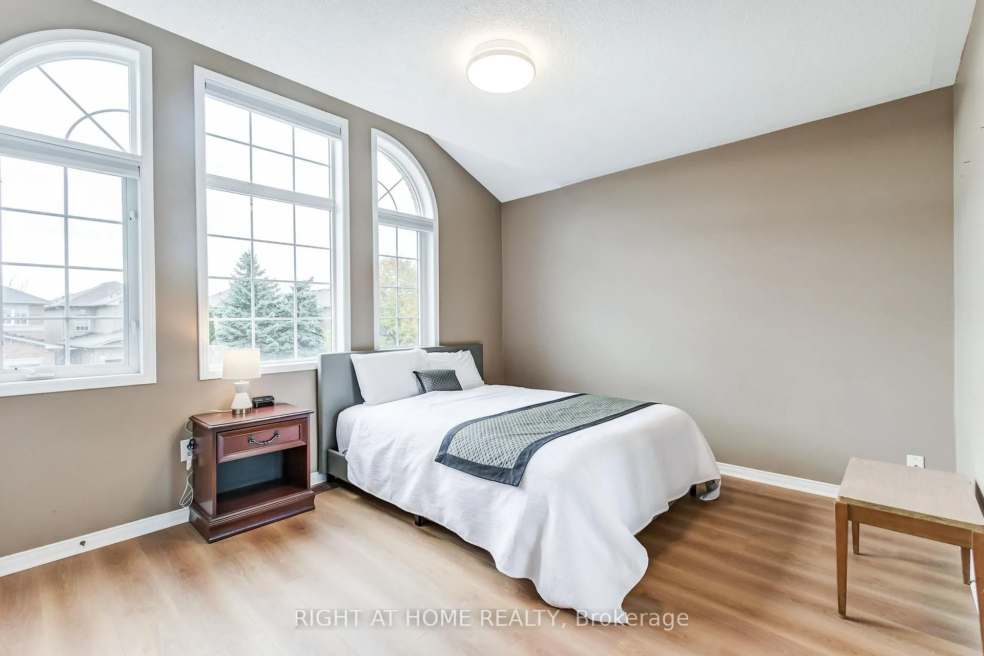 Photo 12 of 51 Crestridge Drive, Caledon, Bolton North — HOMEH