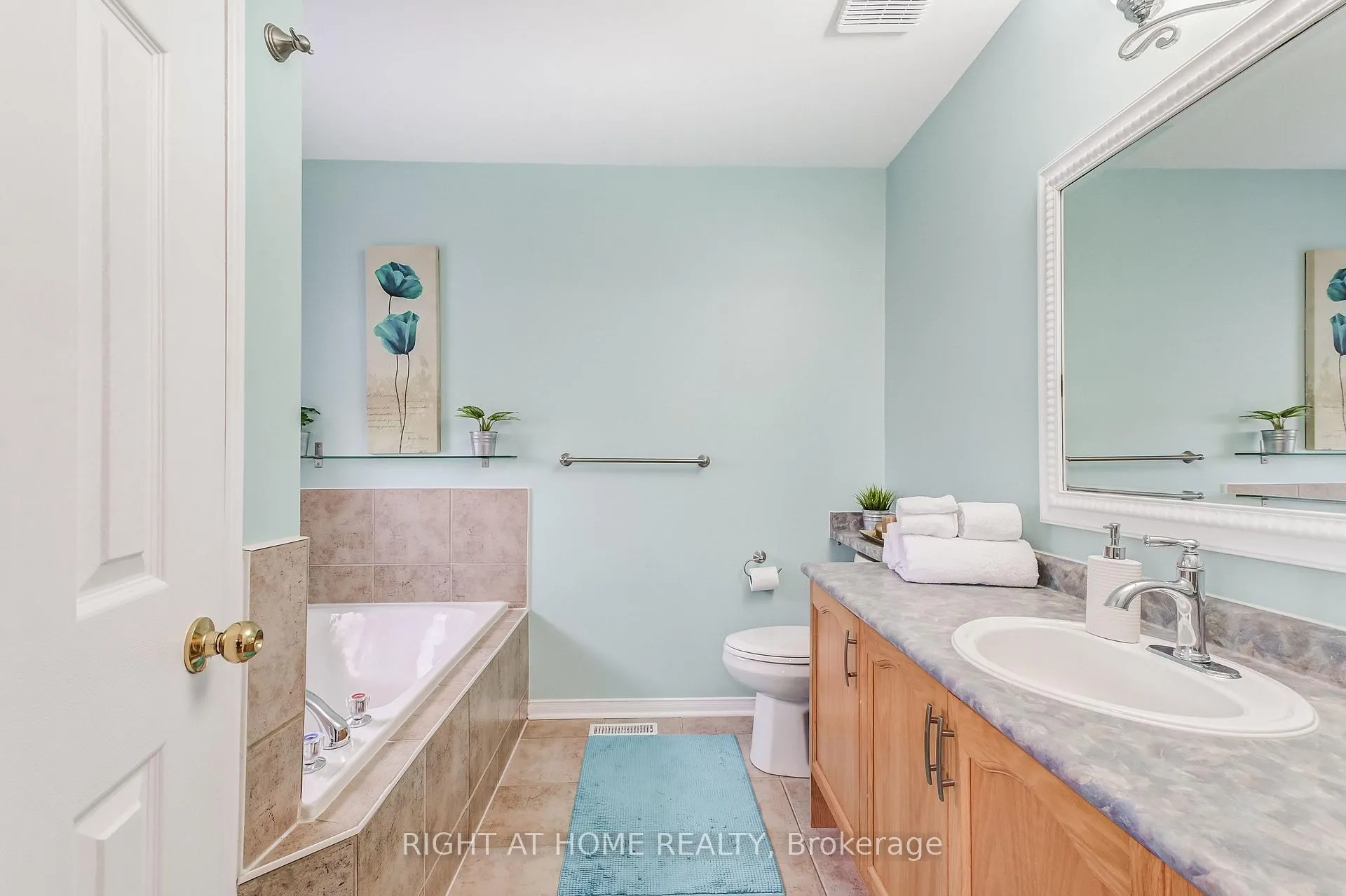 Photo 16 of 51 Crestridge Drive, Caledon, Bolton North — HOMEH