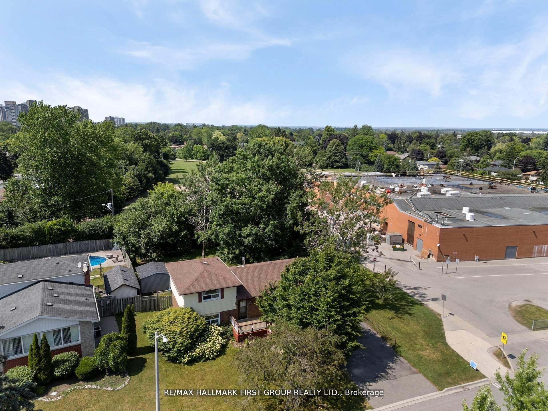 Photo 8 of 20 Lambard Crescent, Ajax, South East — HOMEH