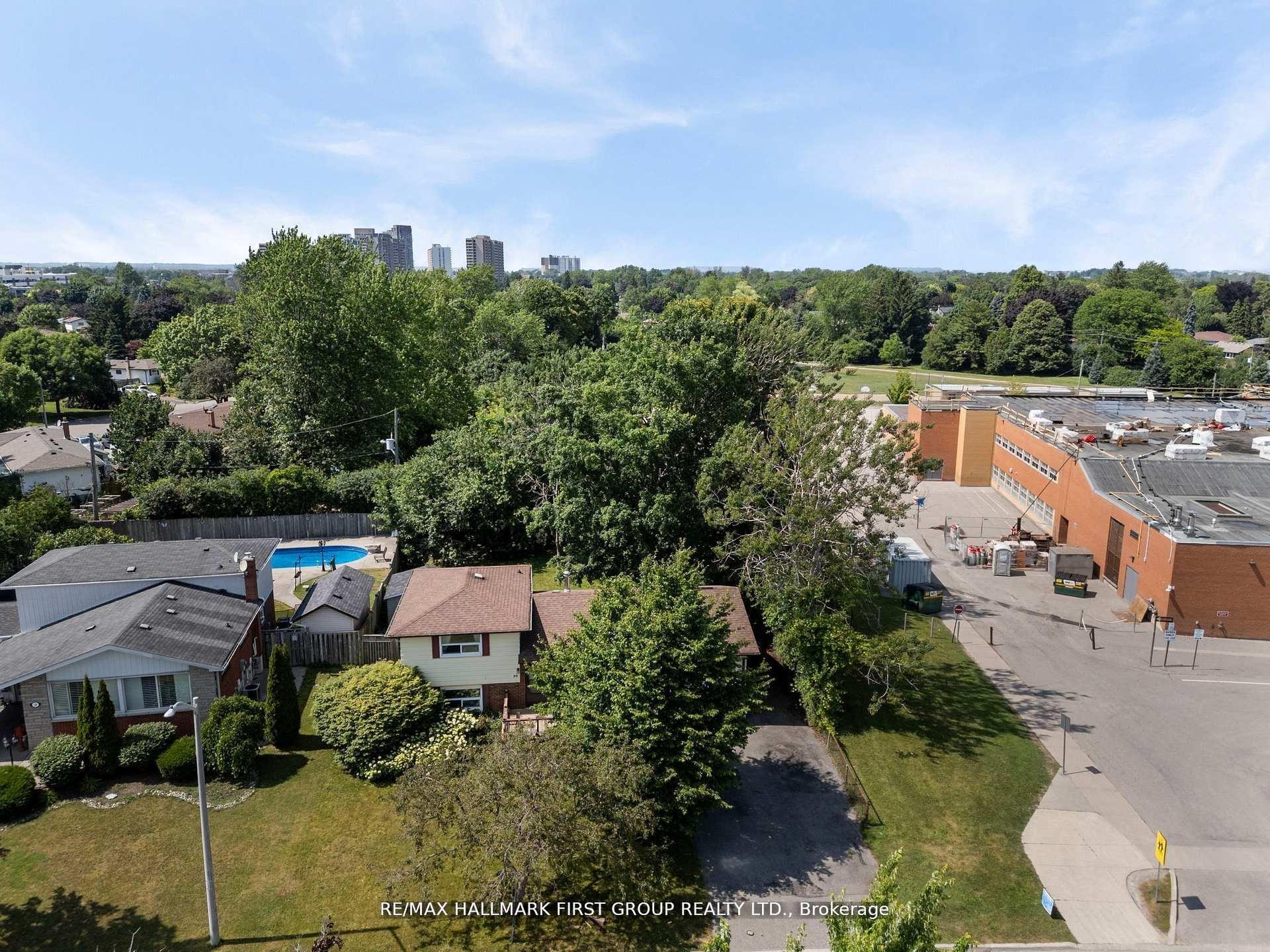 Photo 6 of 20 Lambard Crescent, Ajax, South East — HOMEH