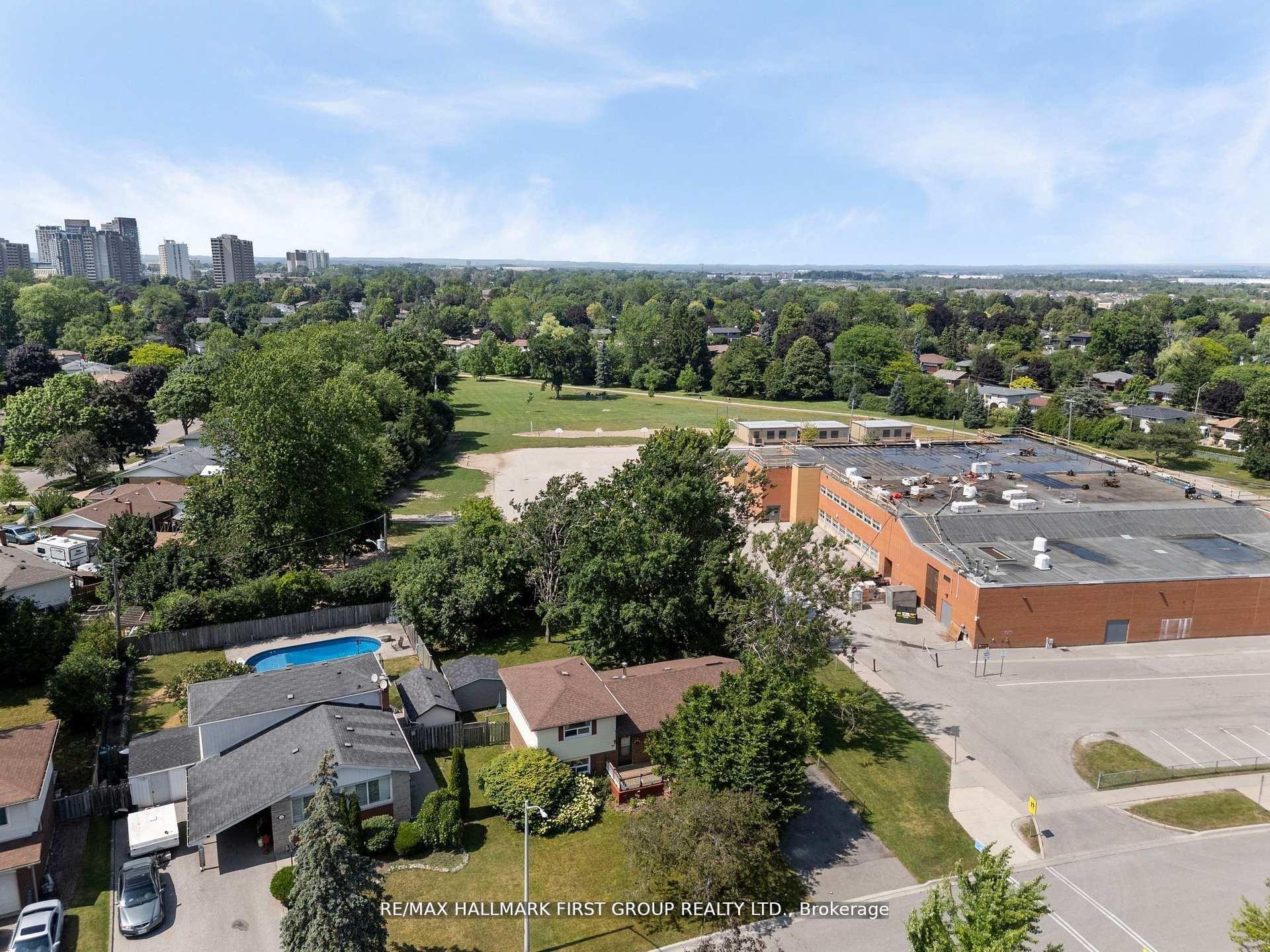 Photo 7 of 20 Lambard Crescent, Ajax, South East — HOMEH