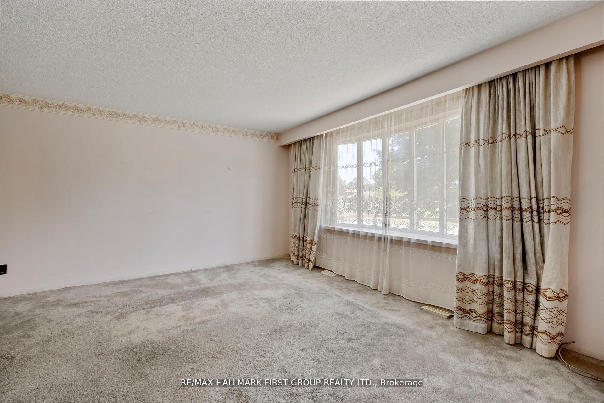 Photo 10 of 20 Lambard Crescent, Ajax, South East — HOMEH