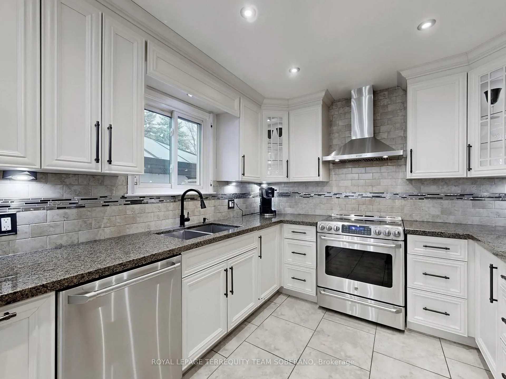 Photo 10 of 1549 Saugeen Drive, Pickering, Amberlea — HOMEH