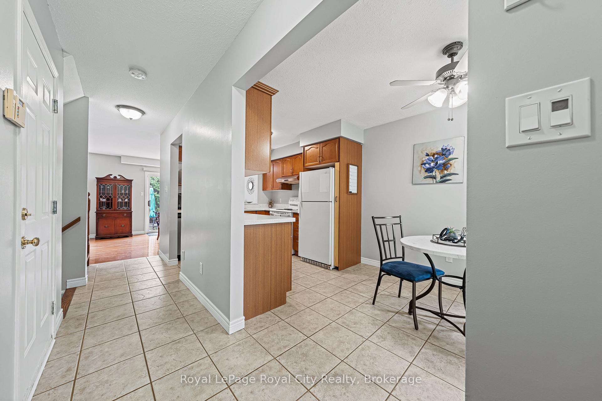 Photo 6 of 89 Doyle Drive, Guelph, Clairfields/Hanlon Business Park — HOMEH
