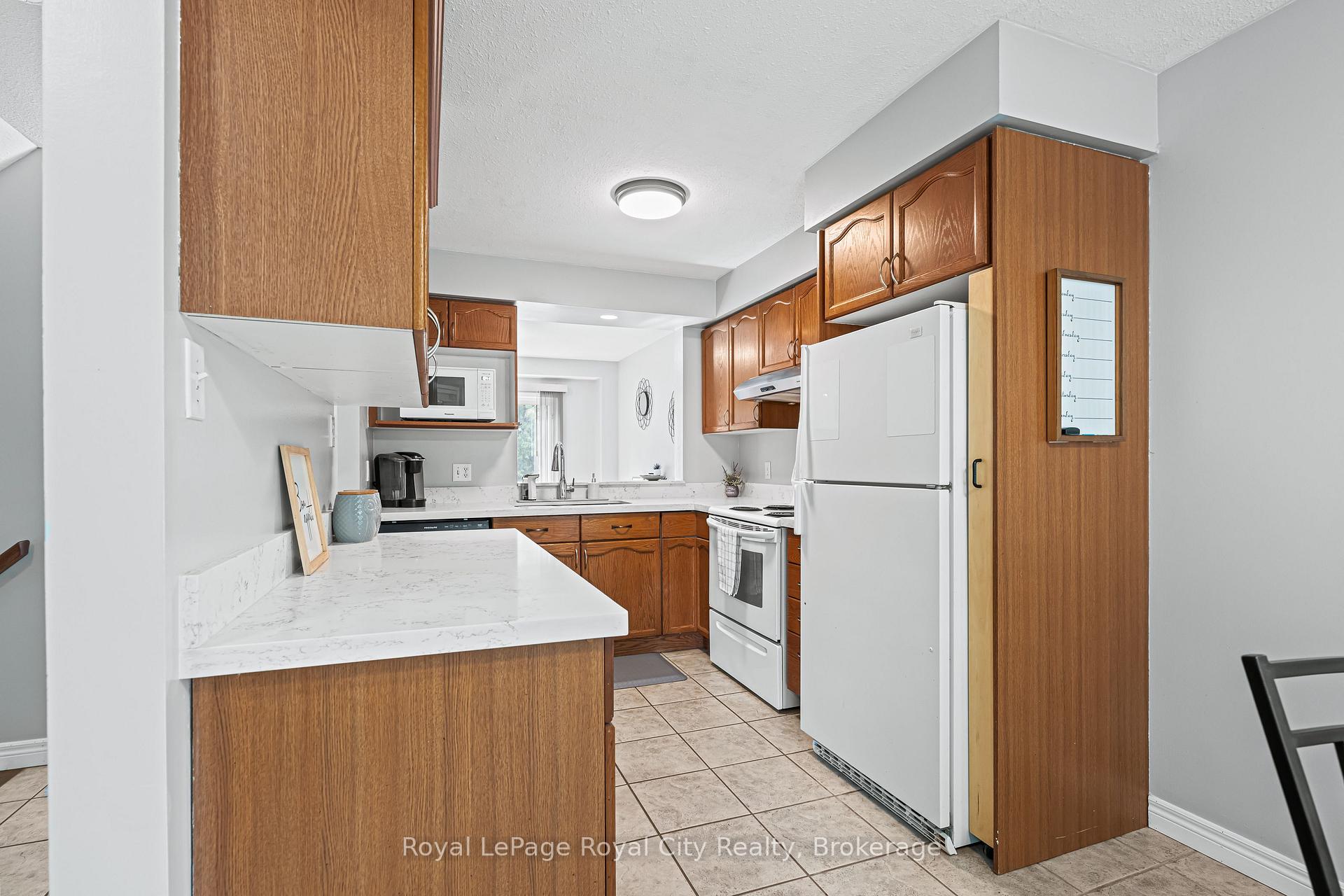 Photo 10 of 89 Doyle Drive, Guelph, Clairfields/Hanlon Business Park — HOMEH
