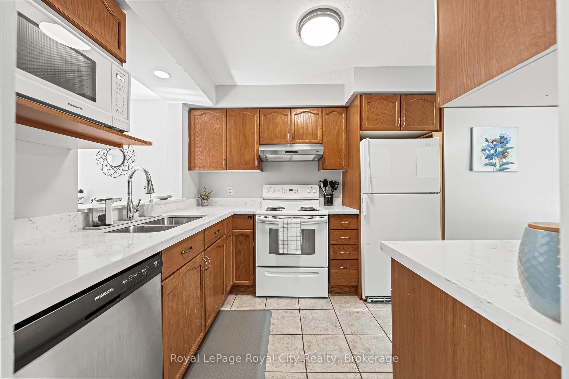 Photo 12 of 89 Doyle Drive, Guelph, Clairfields/Hanlon Business Park — HOMEH
