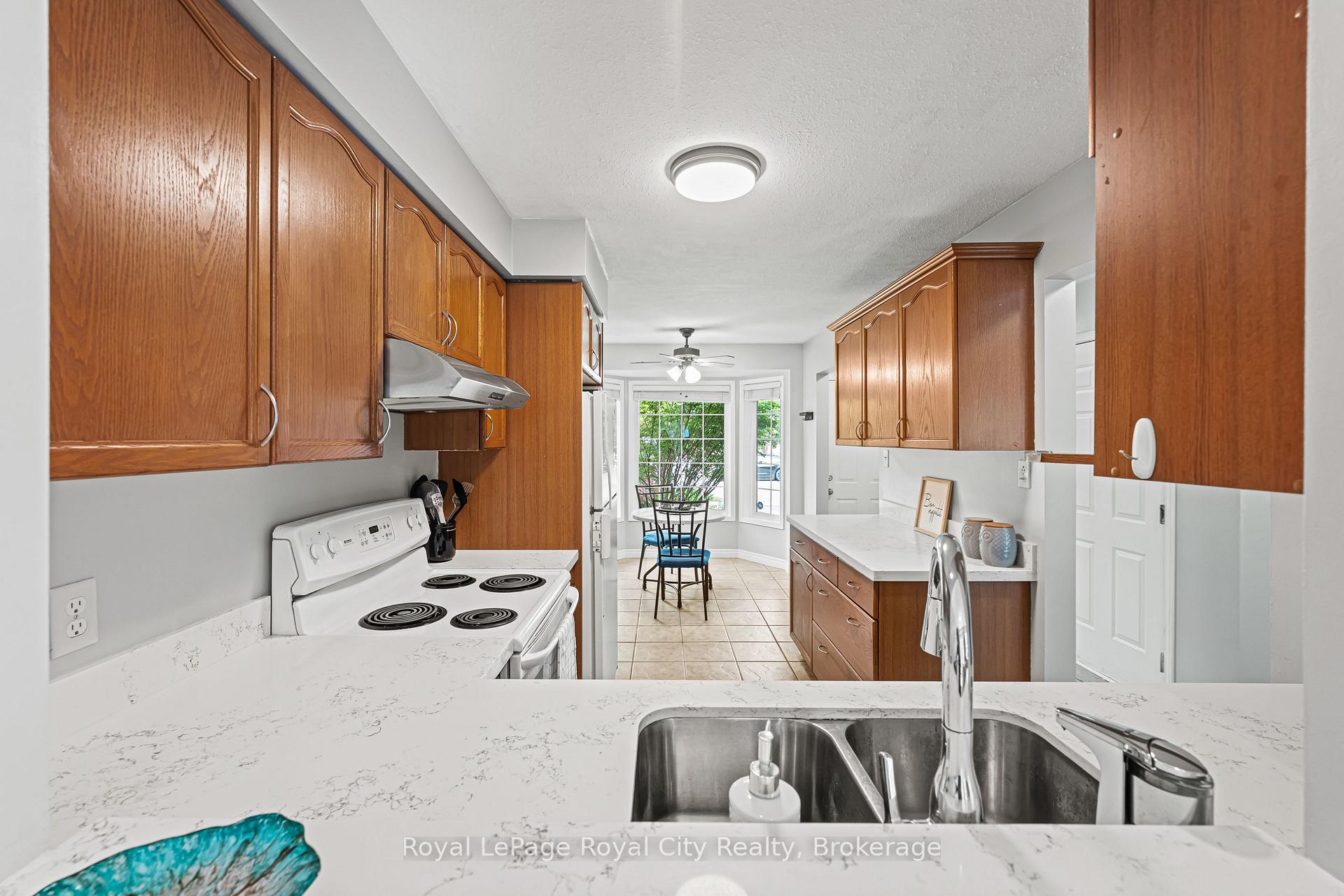 Photo 13 of 89 Doyle Drive, Guelph, Clairfields/Hanlon Business Park — HOMEH