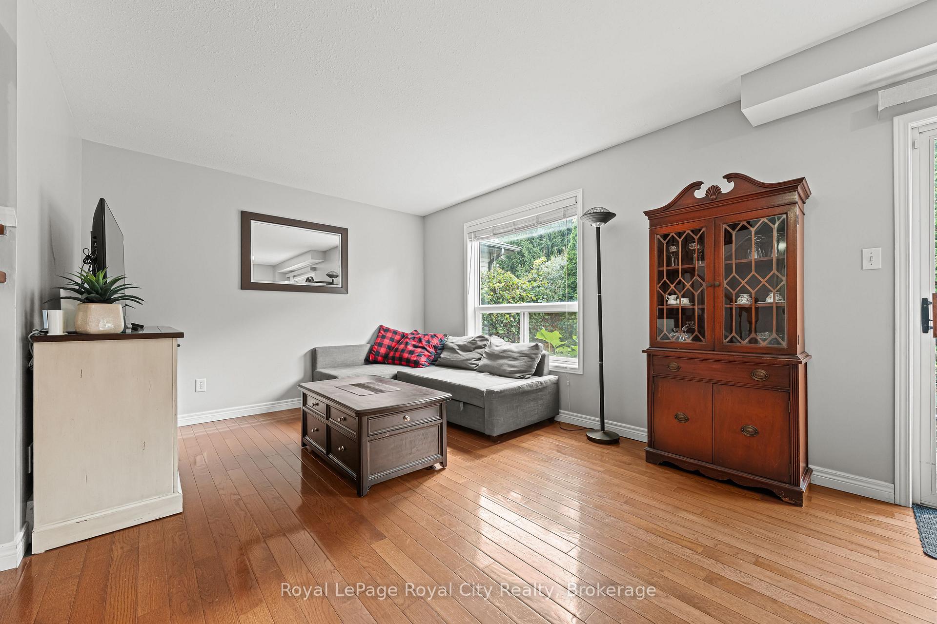 Photo 14 of 89 Doyle Drive, Guelph, Clairfields/Hanlon Business Park — HOMEH