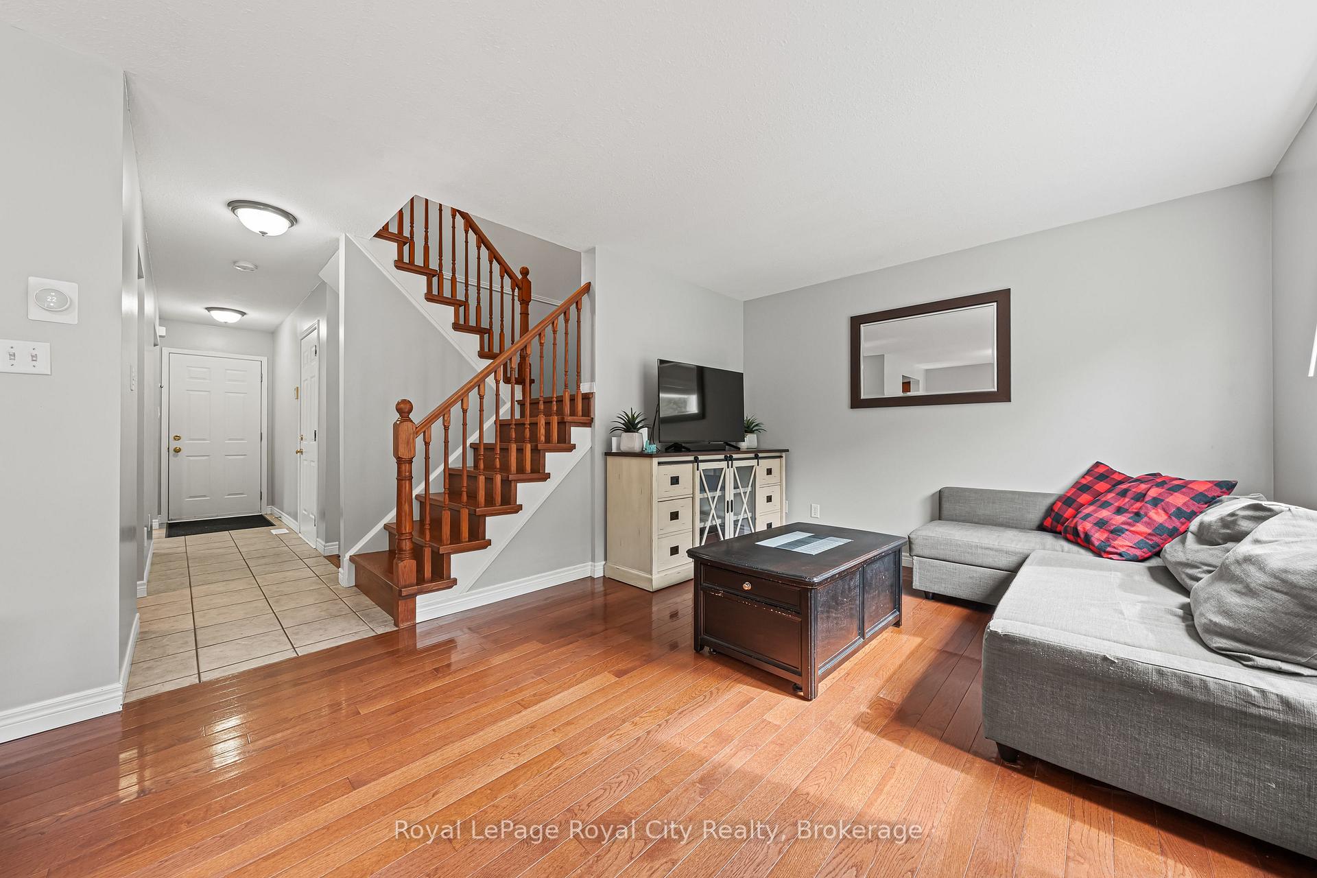 Photo 18 of 89 Doyle Drive, Guelph, Clairfields/Hanlon Business Park — HOMEH