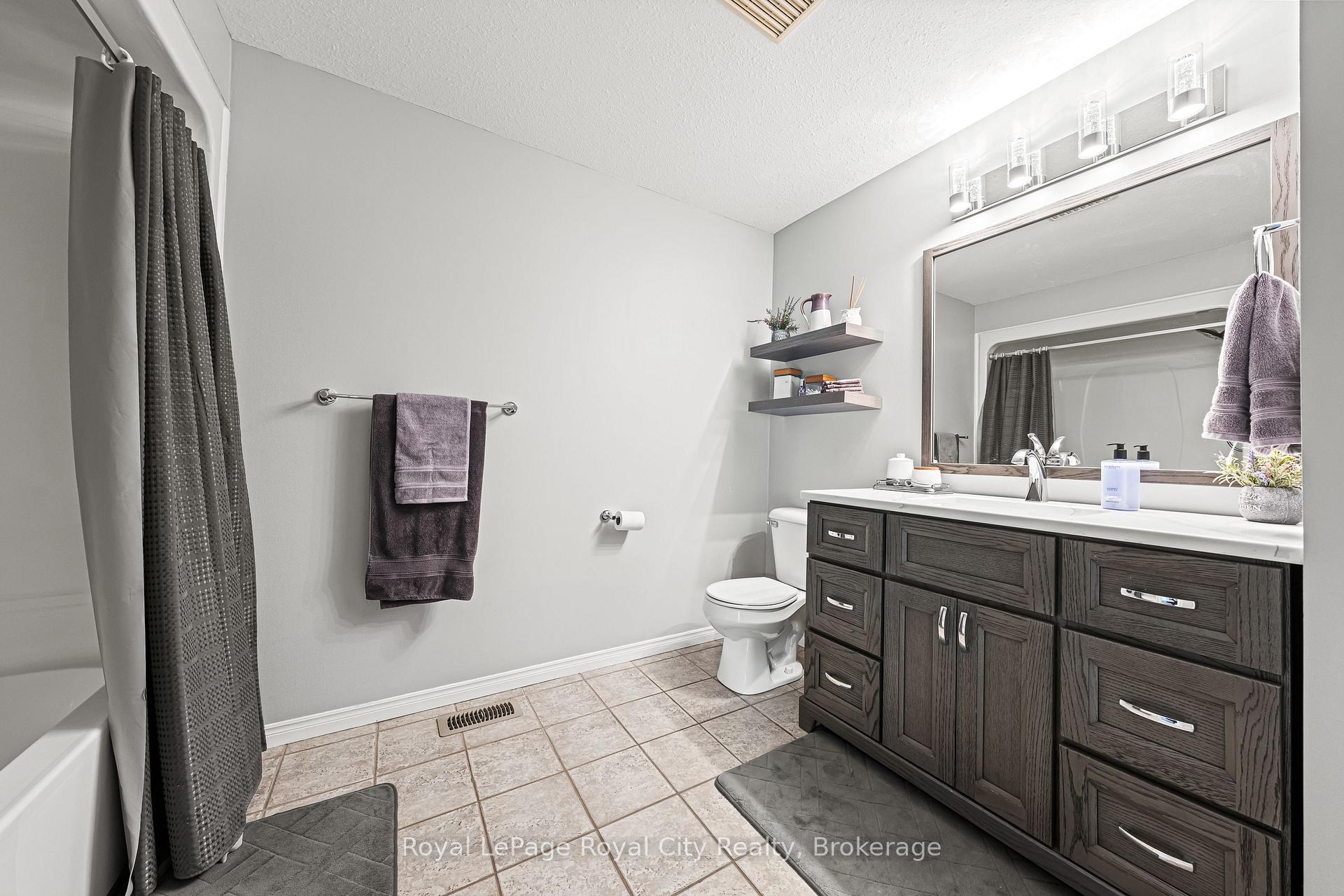 Photo 29 of 89 Doyle Drive, Guelph, Clairfields/Hanlon Business Park — HOMEH