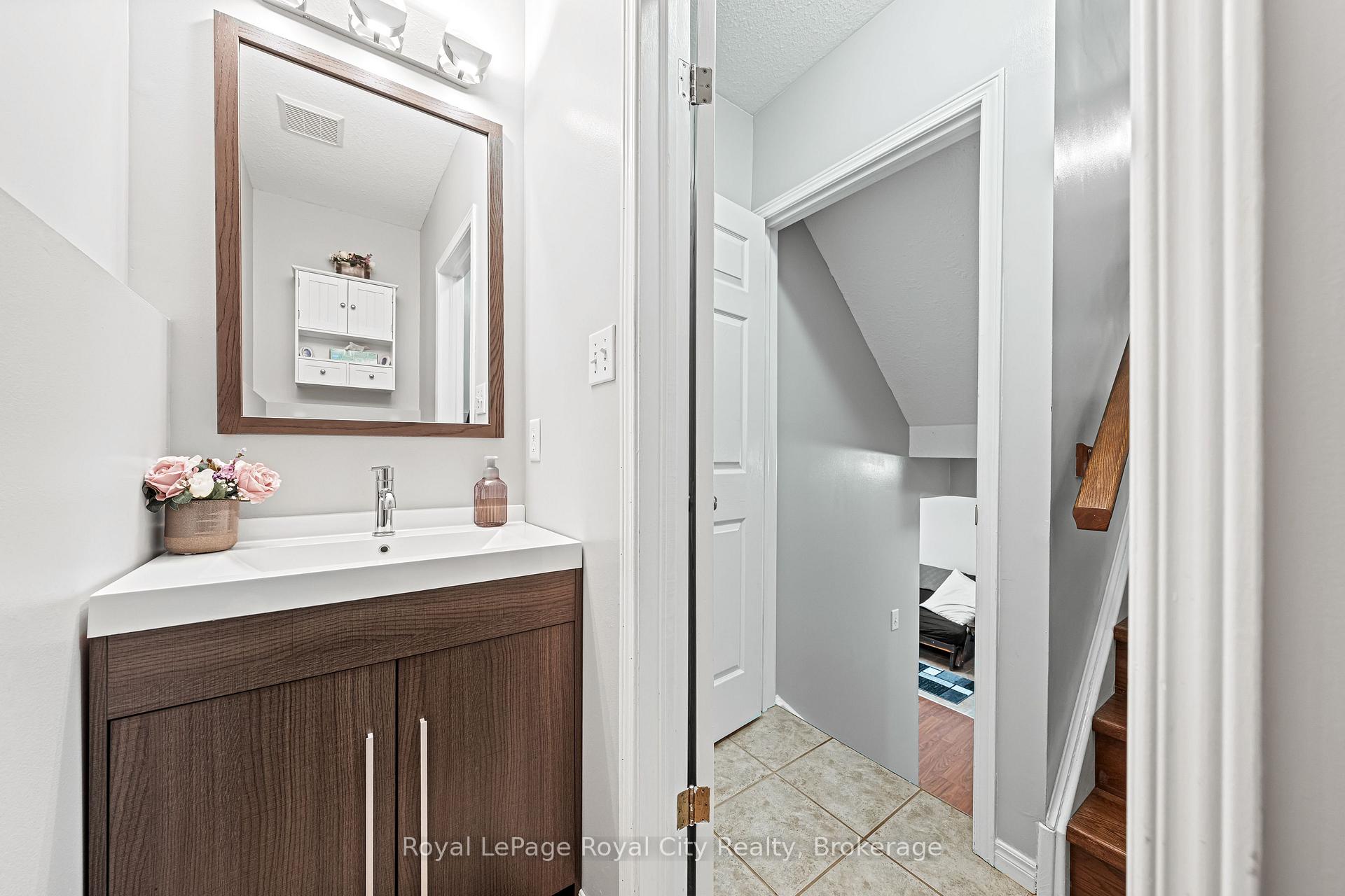 Photo 32 of 89 Doyle Drive, Guelph, Clairfields/Hanlon Business Park — HOMEH
