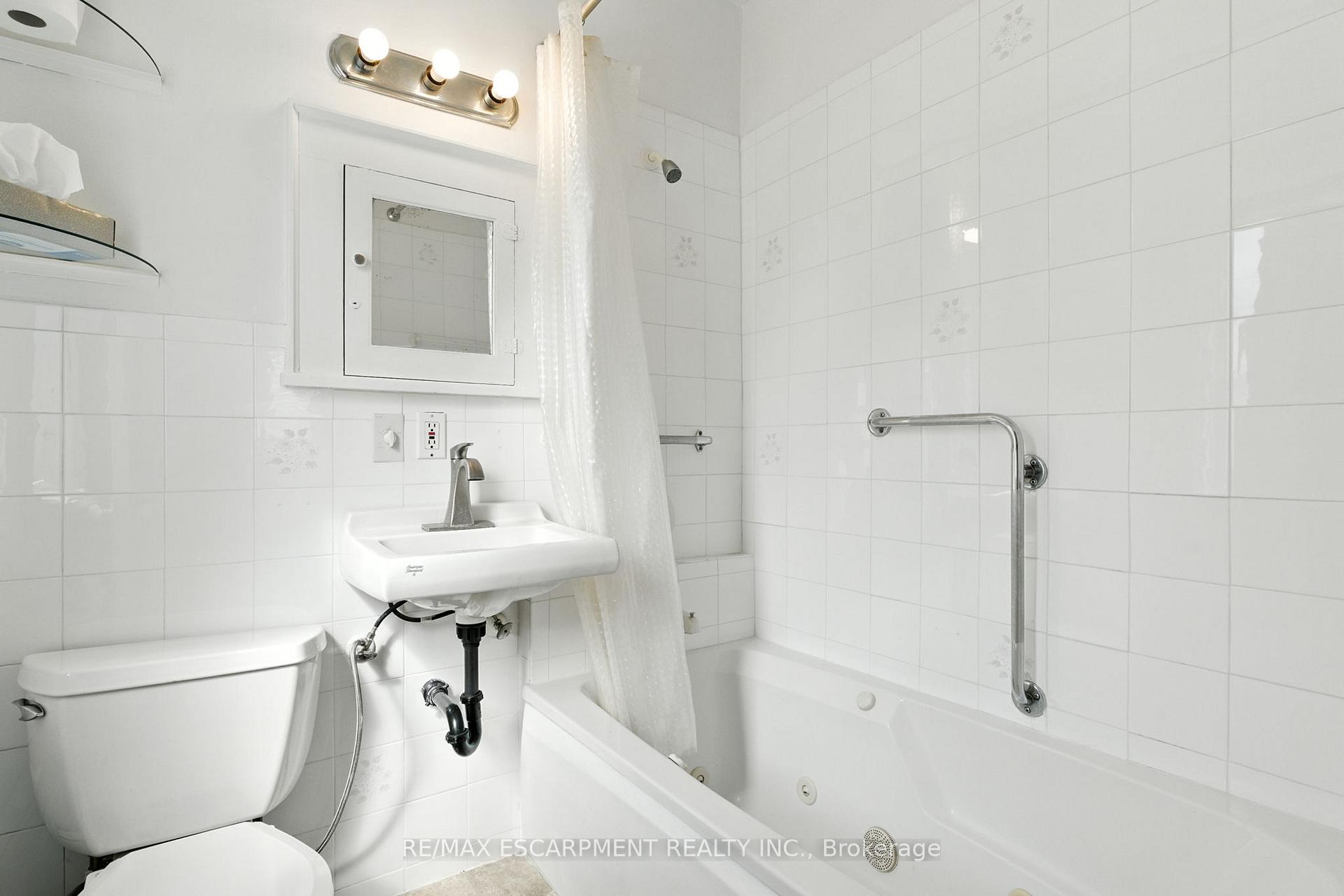 Photo 14 of 57 Highcliffe Avenue, Hamilton, Centremount — HOMEH
