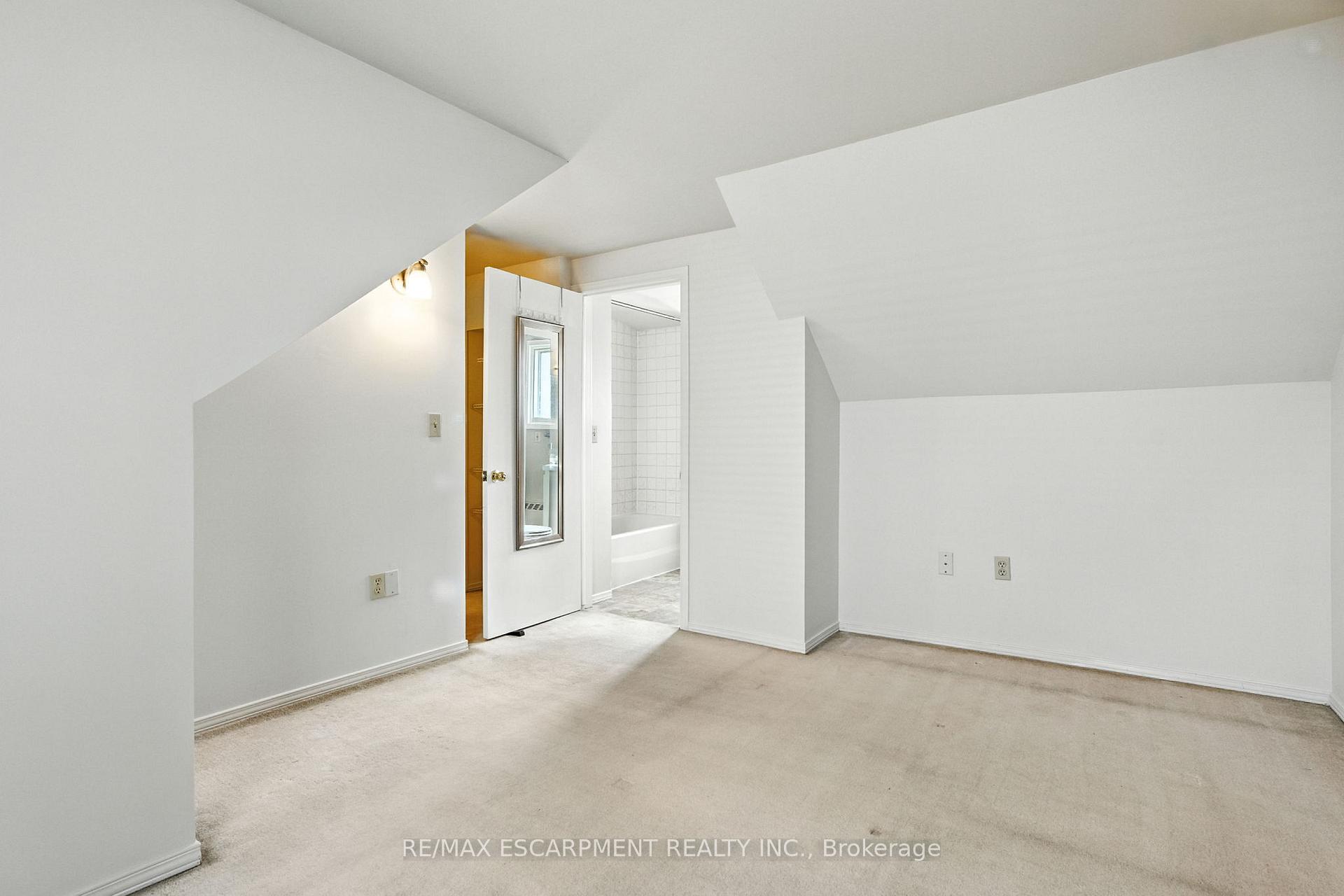 Photo 20 of 57 Highcliffe Avenue, Hamilton, Centremount — HOMEH