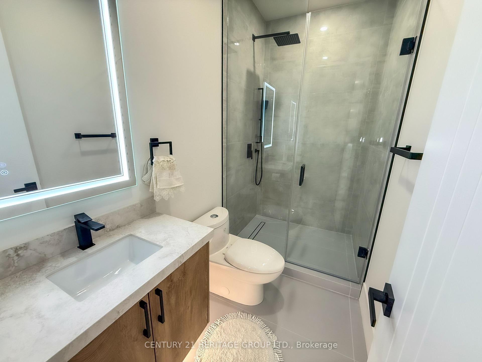 Photo 7 of Unit Unit #B, 11 Knowles Crescent, Aurora, Aurora Highlands — HOMEH