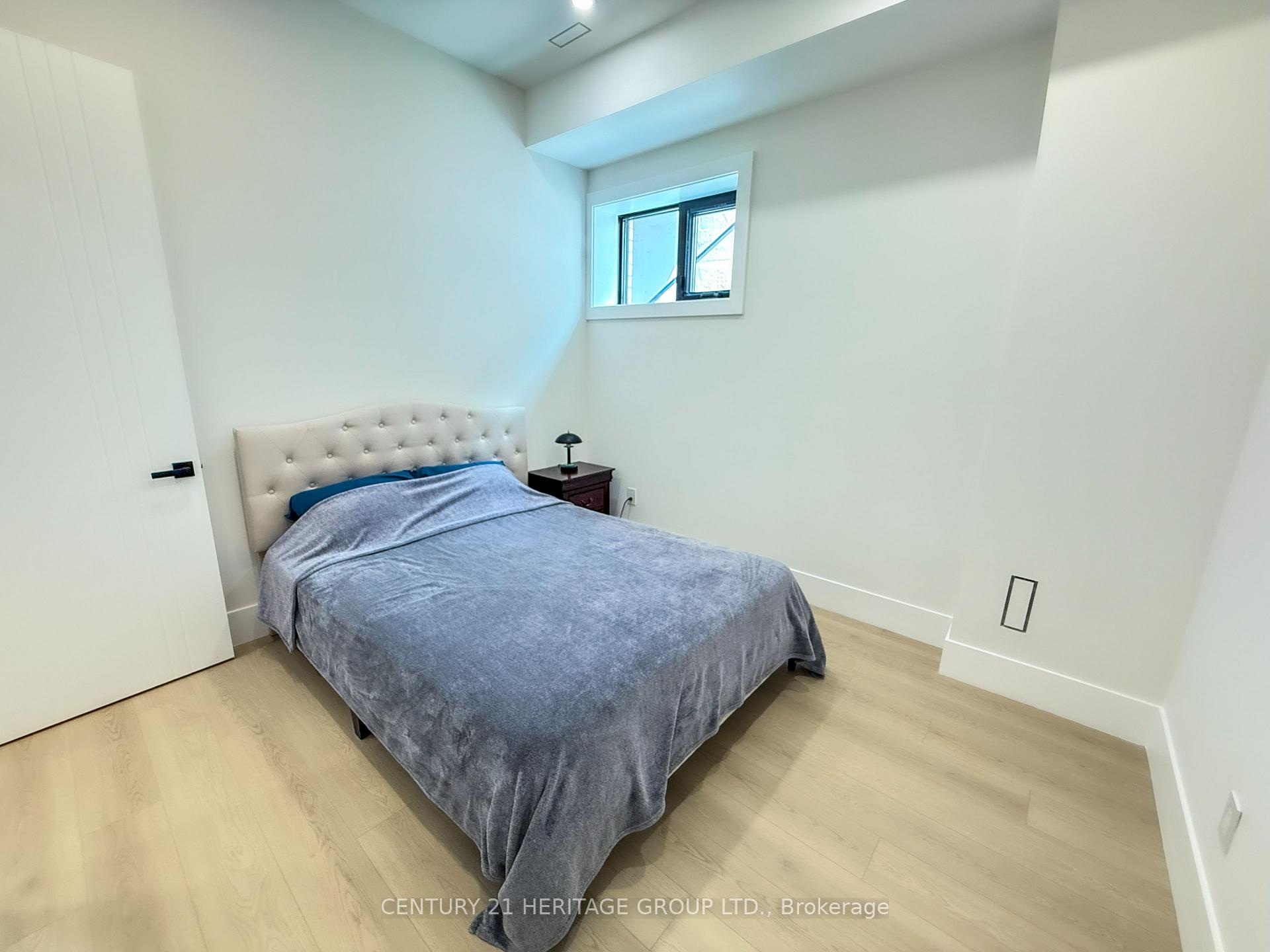 Photo 9 of Unit Unit #B, 11 Knowles Crescent, Aurora, Aurora Highlands — HOMEH