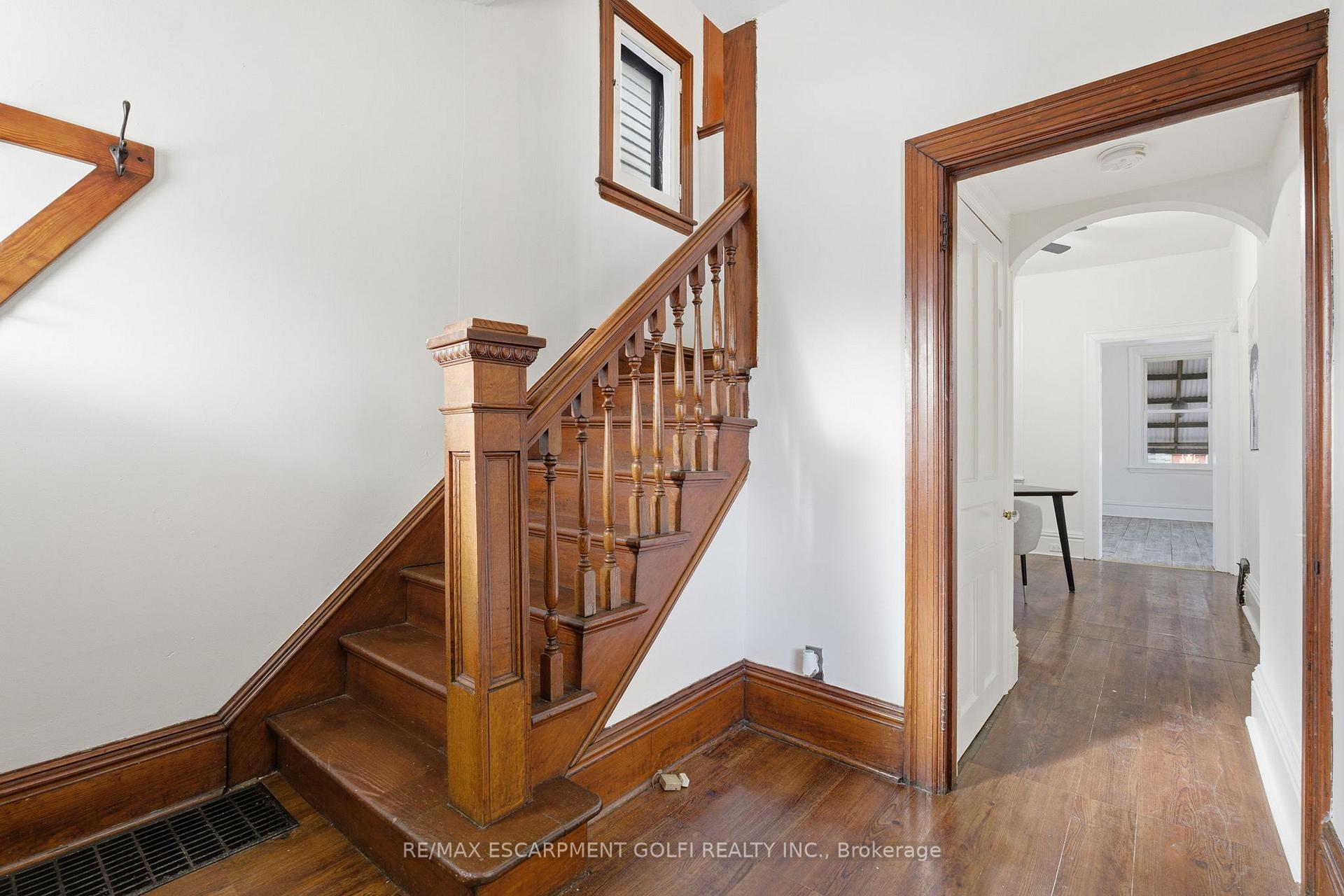 Photo 4 of 217 Emerald Street N, Hamilton, Stinson — HOMEH