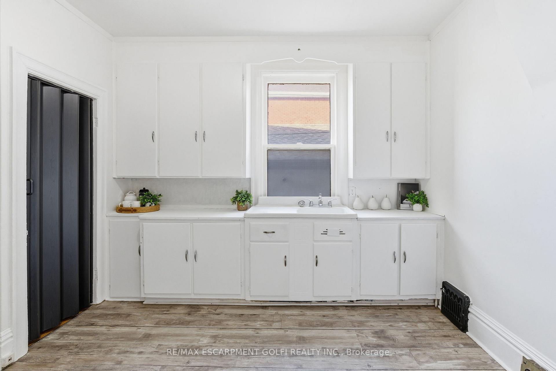 Photo 13 of 217 Emerald Street N, Hamilton, Stinson — HOMEH