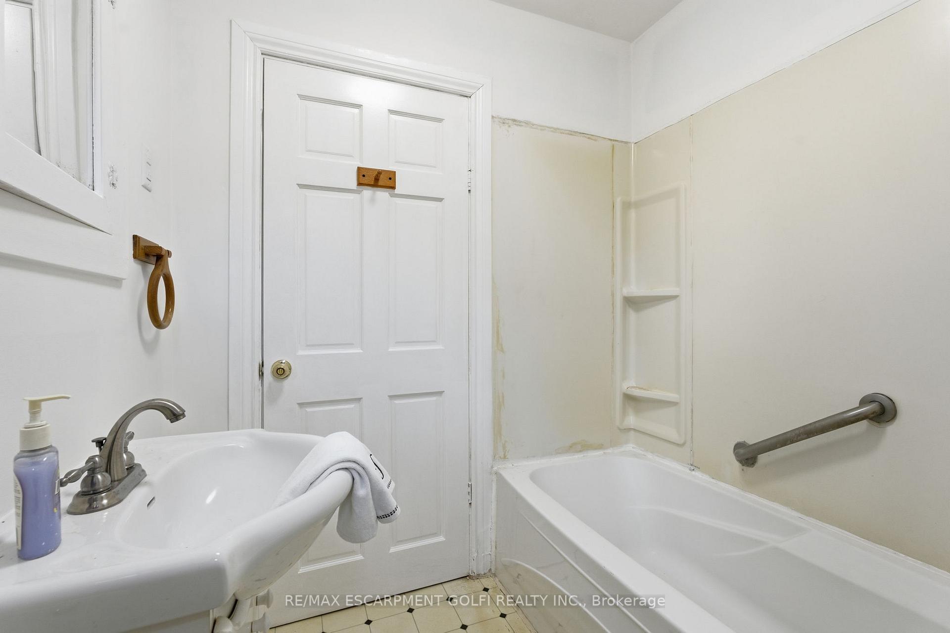 Photo 28 of 217 Emerald Street N, Hamilton, Stinson — HOMEH