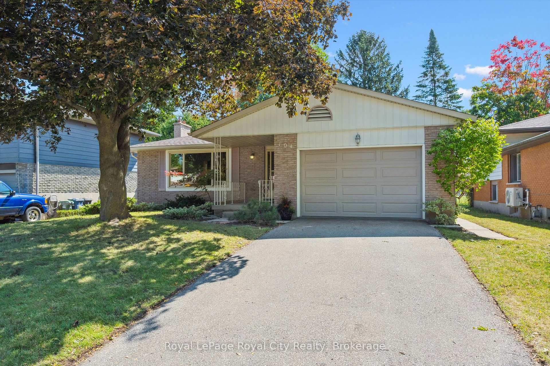 Photo 2 of 104 Harvard Road, Guelph, Kortright West — HOMEH