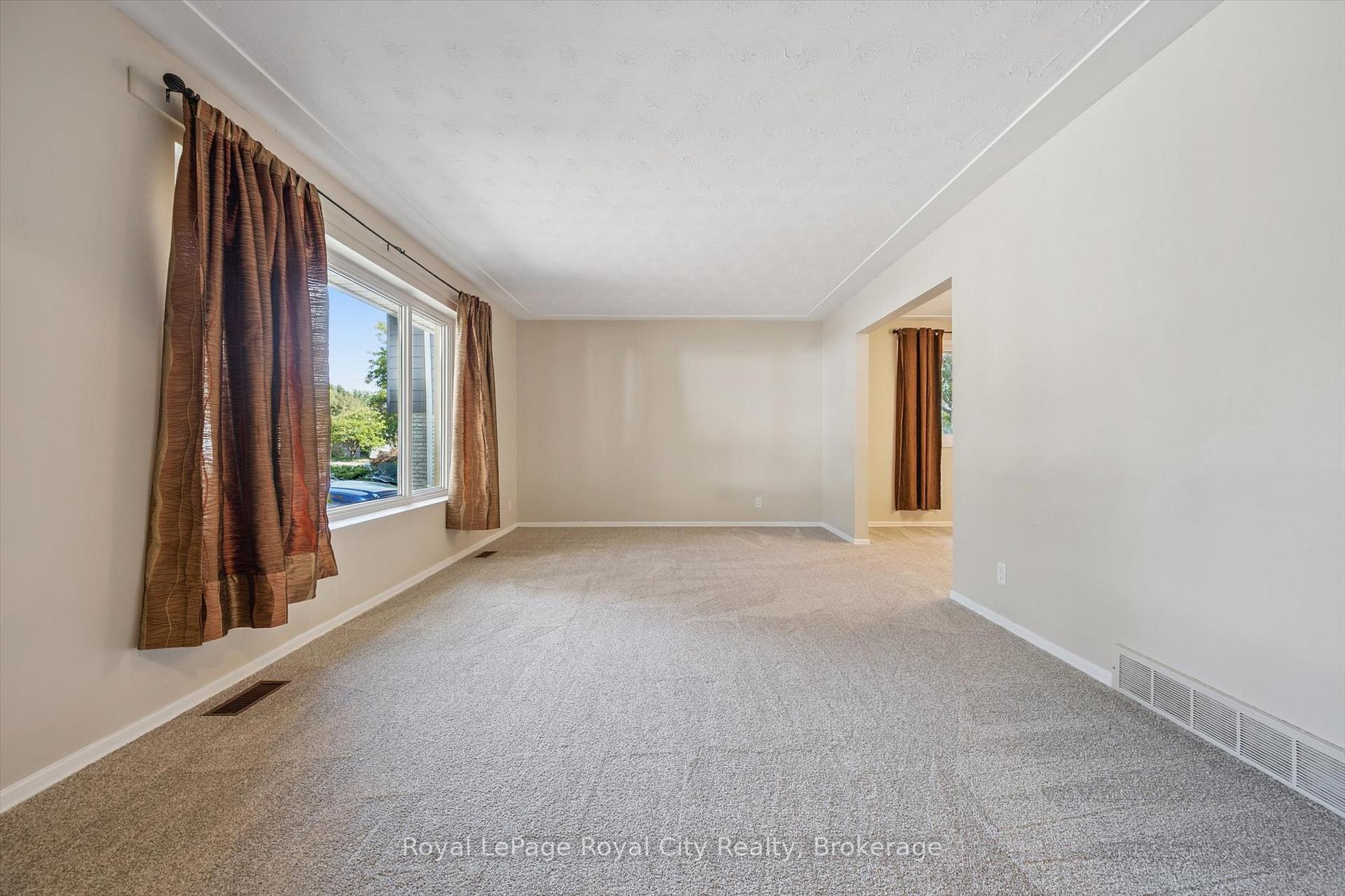 Photo 4 of 104 Harvard Road, Guelph, Kortright West — HOMEH