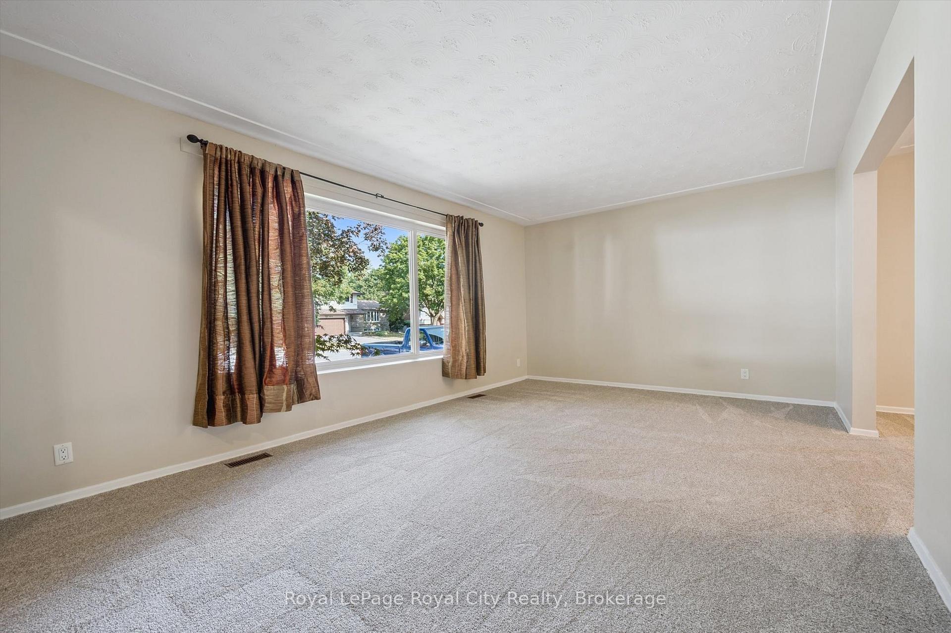 Photo 5 of 104 Harvard Road, Guelph, Kortright West — HOMEH
