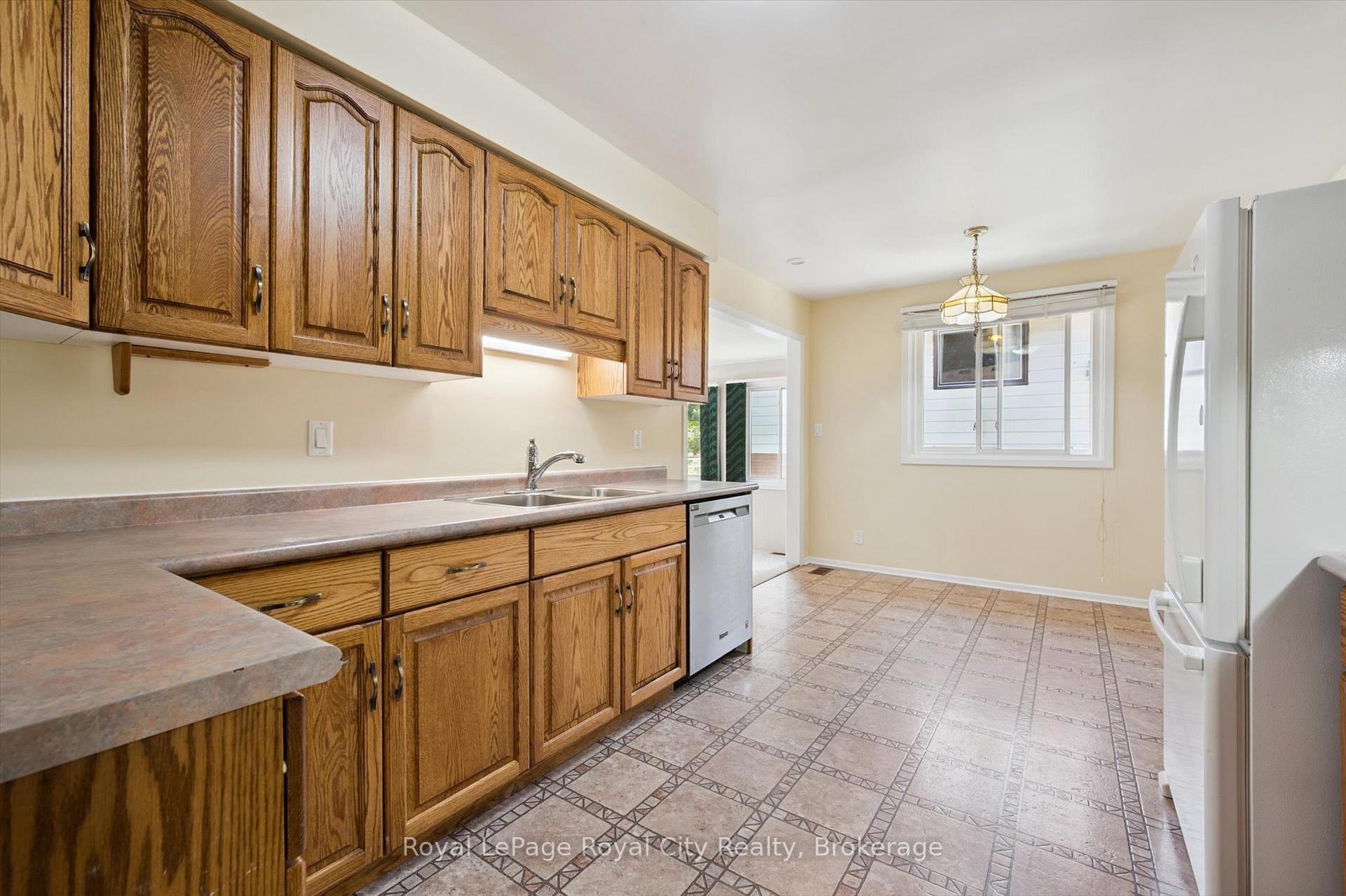 Photo 13 of 104 Harvard Road, Guelph, Kortright West — HOMEH