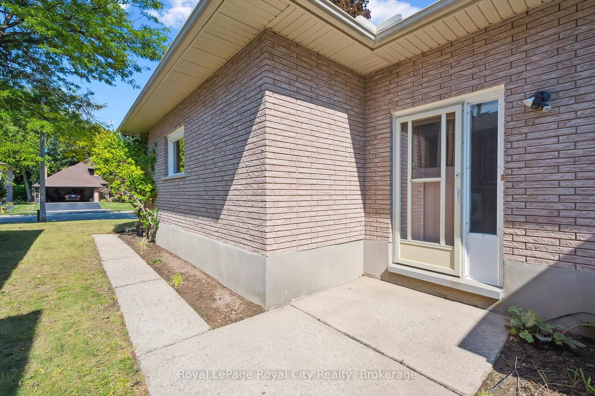 Photo 28 of 104 Harvard Road, Guelph, Kortright West — HOMEH