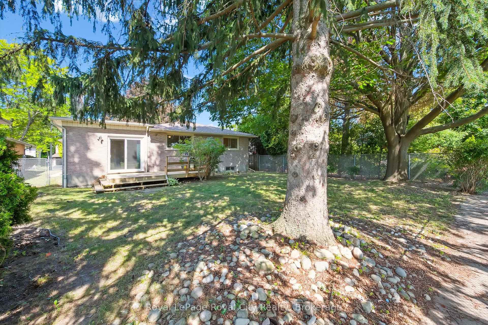 Photo 30 of 104 Harvard Road, Guelph, Kortright West — HOMEH