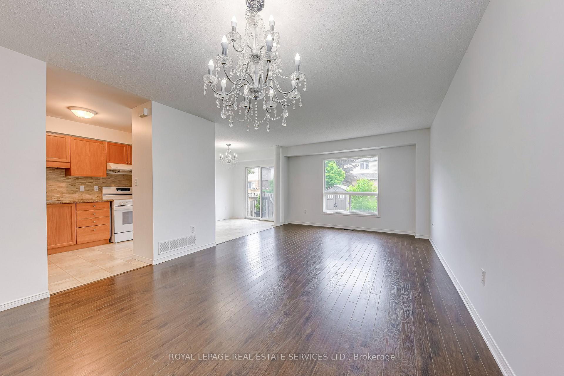 Photo 5 of 31 Eugene Drive, Guelph, Pineridge/Westminster Woods — HOMEH