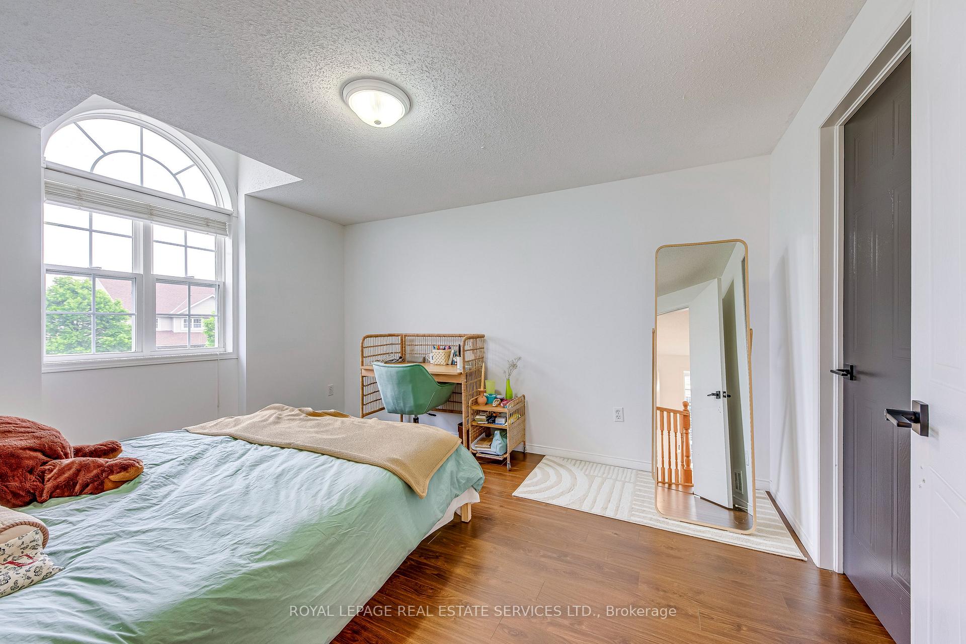 Photo 24 of 31 Eugene Drive, Guelph, Pineridge/Westminster Woods — HOMEH