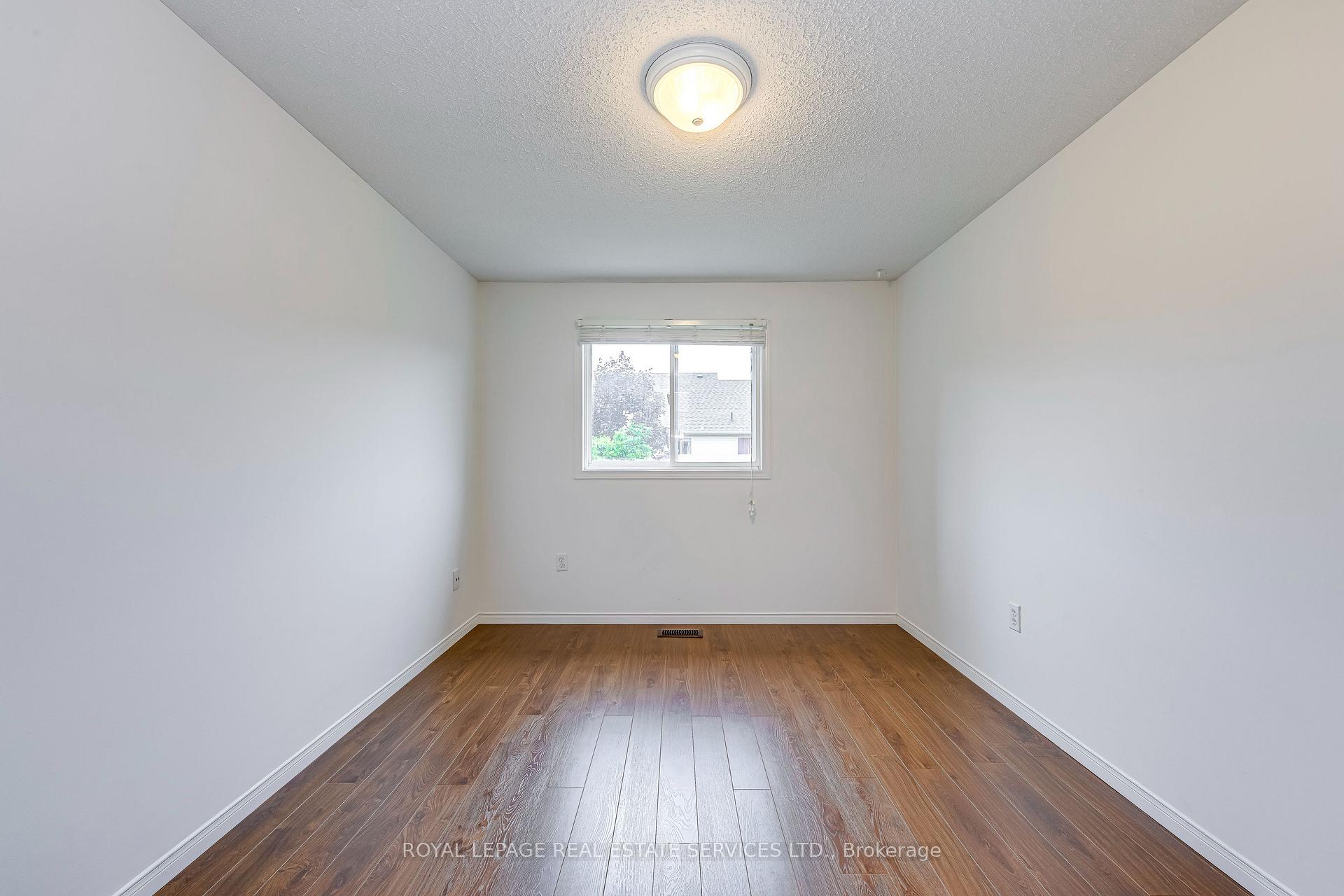 Photo 26 of 31 Eugene Drive, Guelph, Pineridge/Westminster Woods — HOMEH