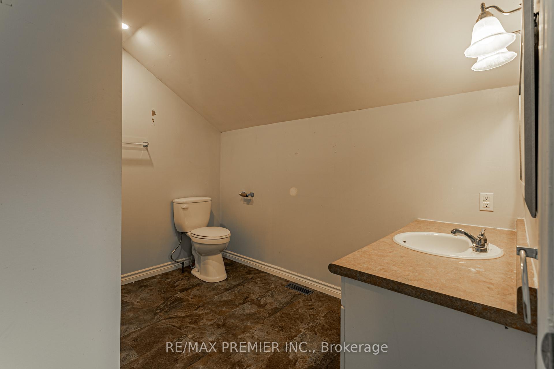 Photo 24 of 45 Wellington Street, Bayham, Port Burwell — HOMEH