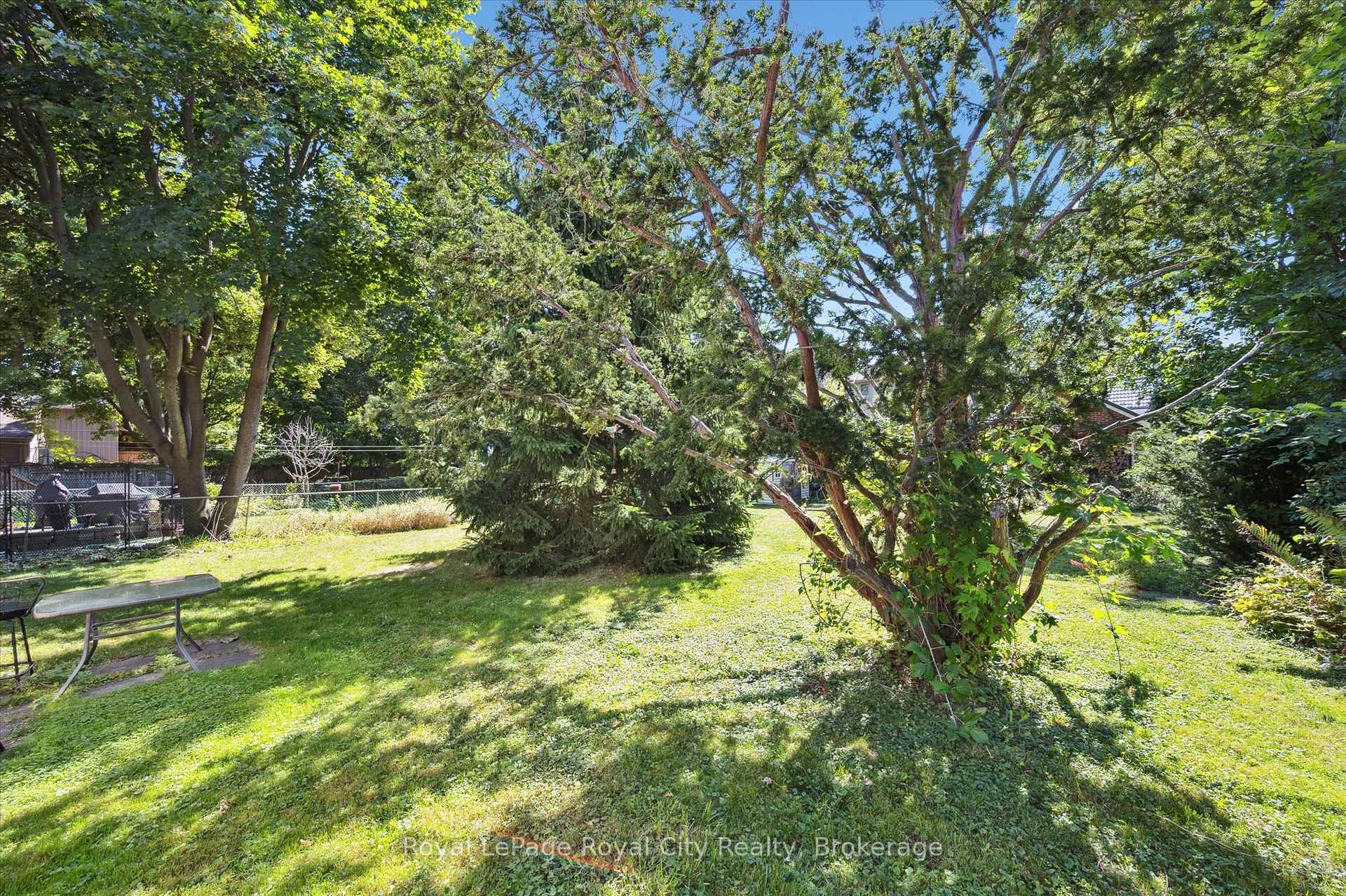 Photo 38 of 92 Kathleen Street, Guelph, Exhibition Park — HOMEH
