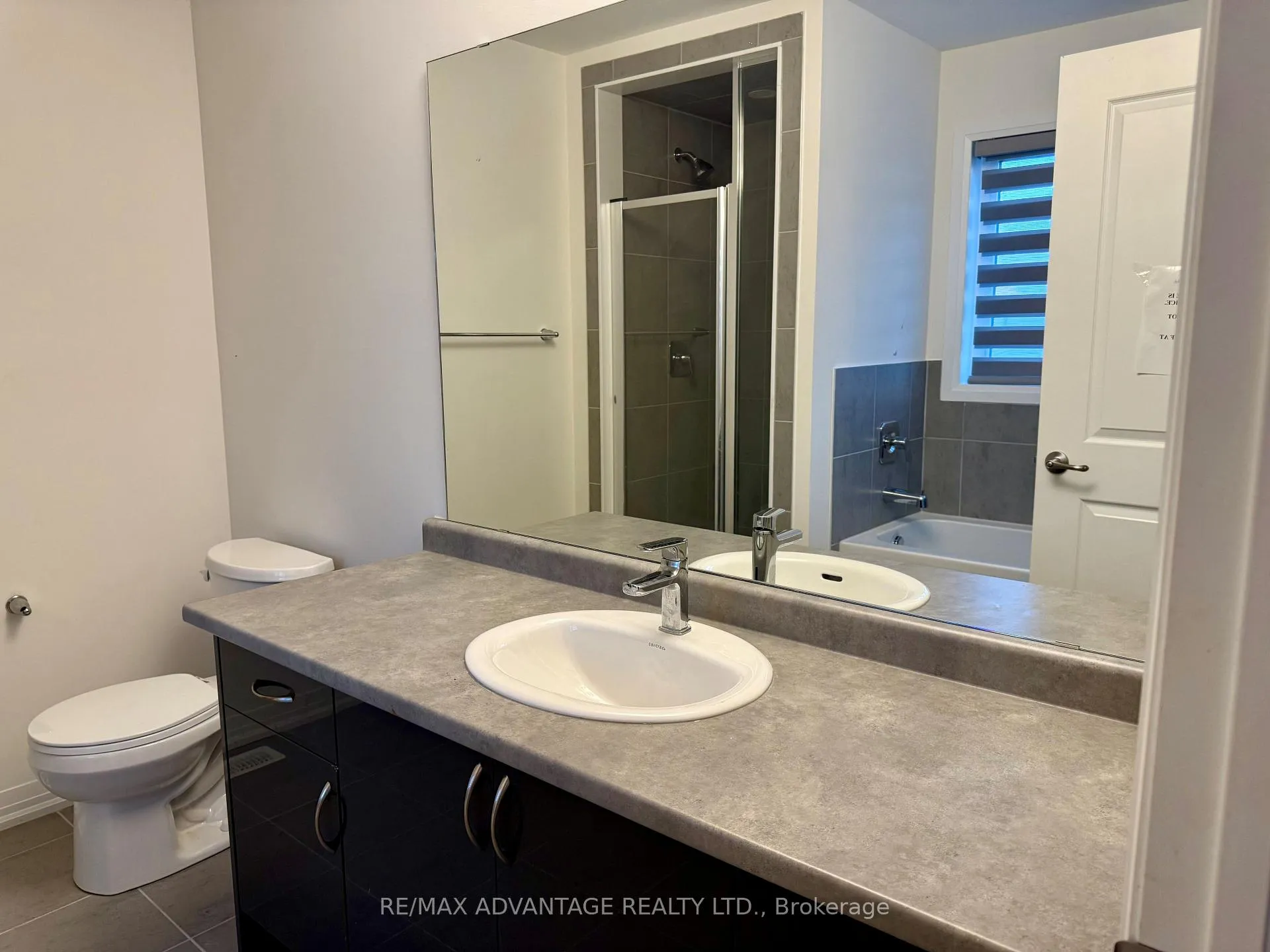 Photo 16 of 18 Whitton Drive, Brant, Paris — HOMEH
