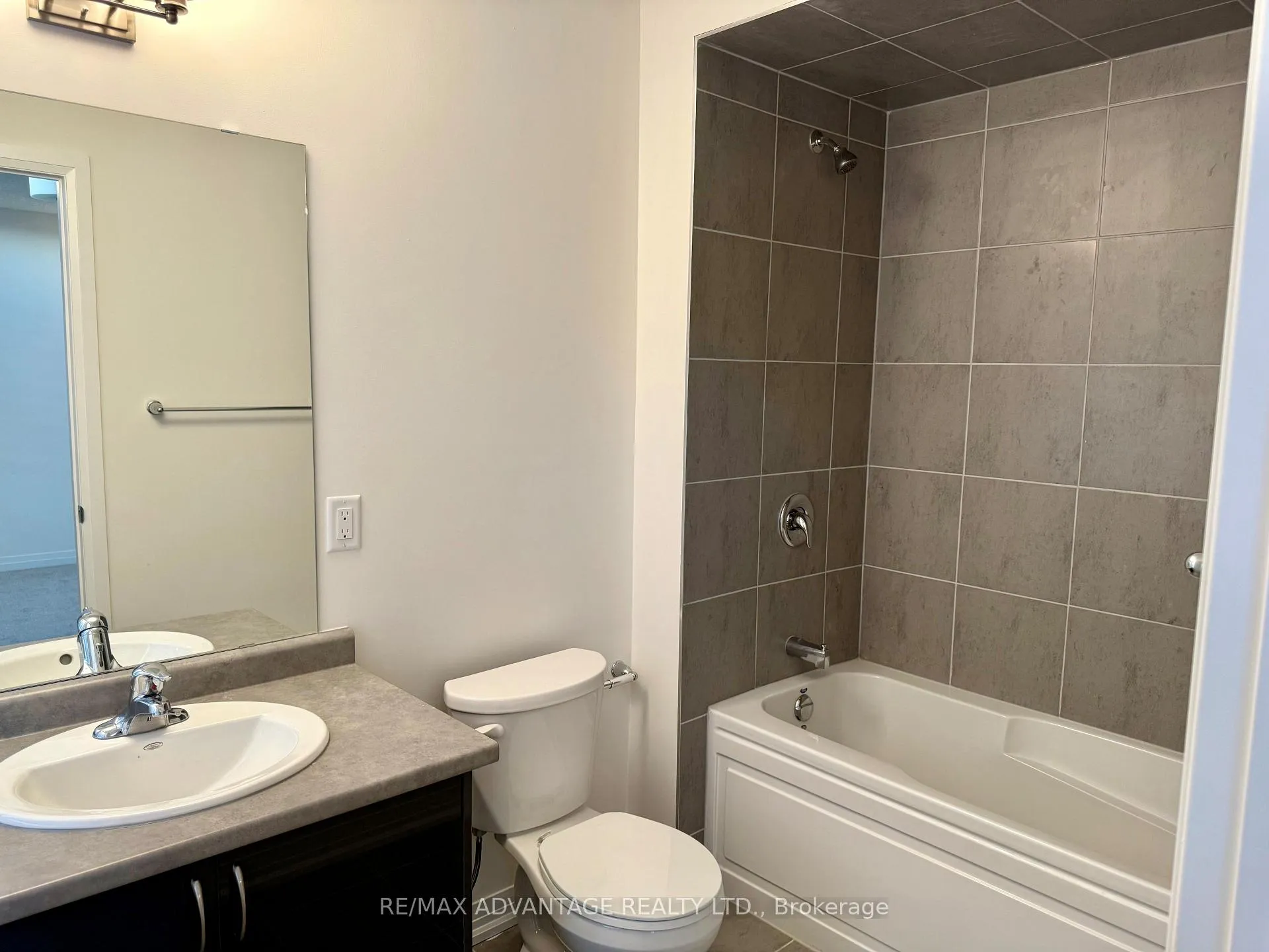 Photo 19 of 18 Whitton Drive, Brant, Paris — HOMEH