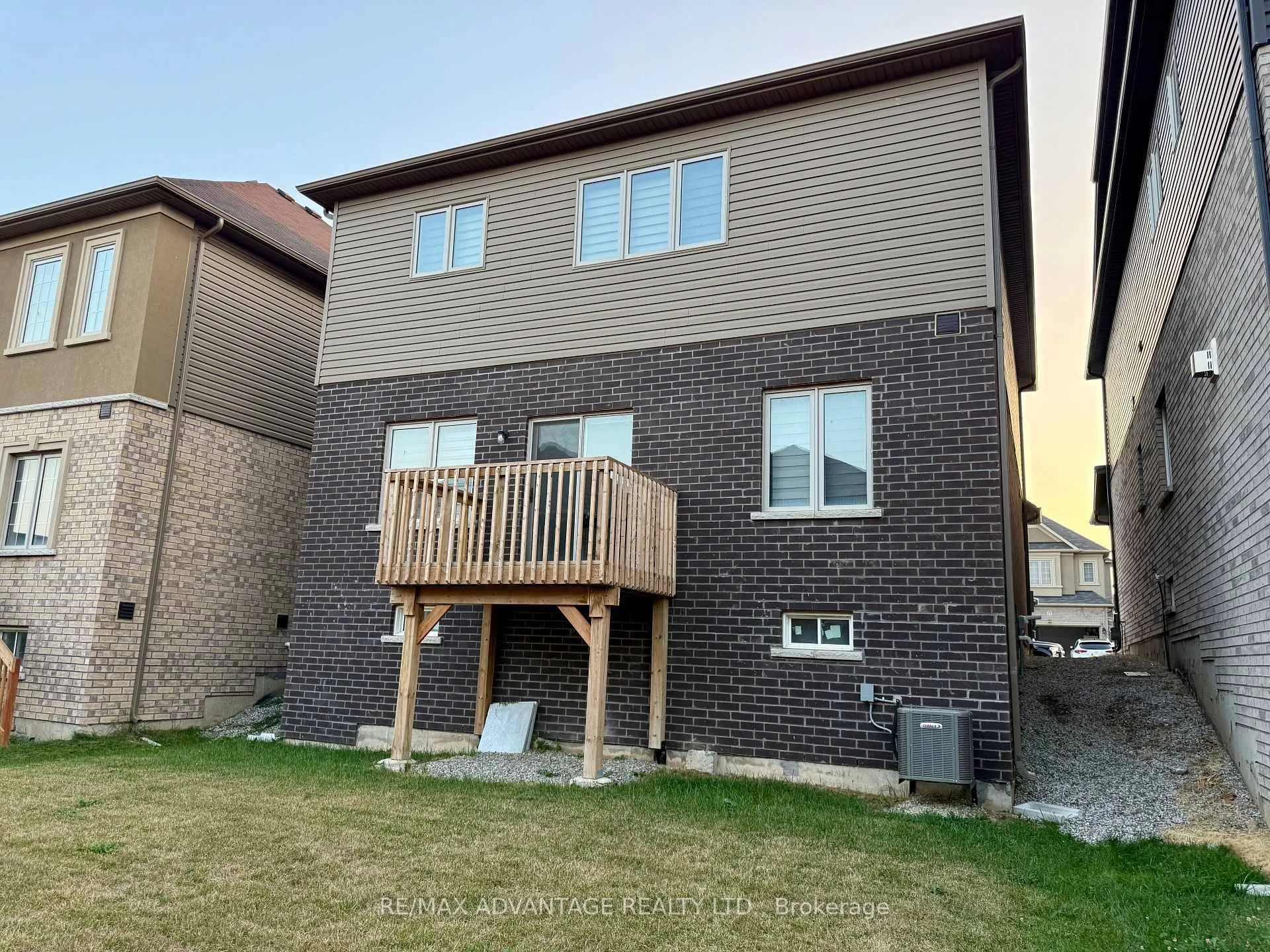 Photo 26 of 18 Whitton Drive, Brant, Paris — HOMEH