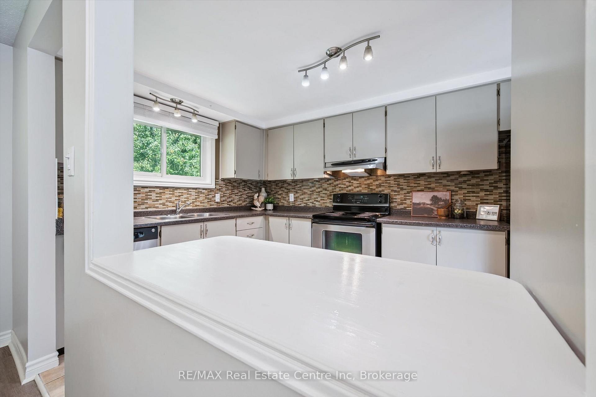 Photo 12 of 59 Steffler Drive, Guelph, Kortright West — HOMEH
