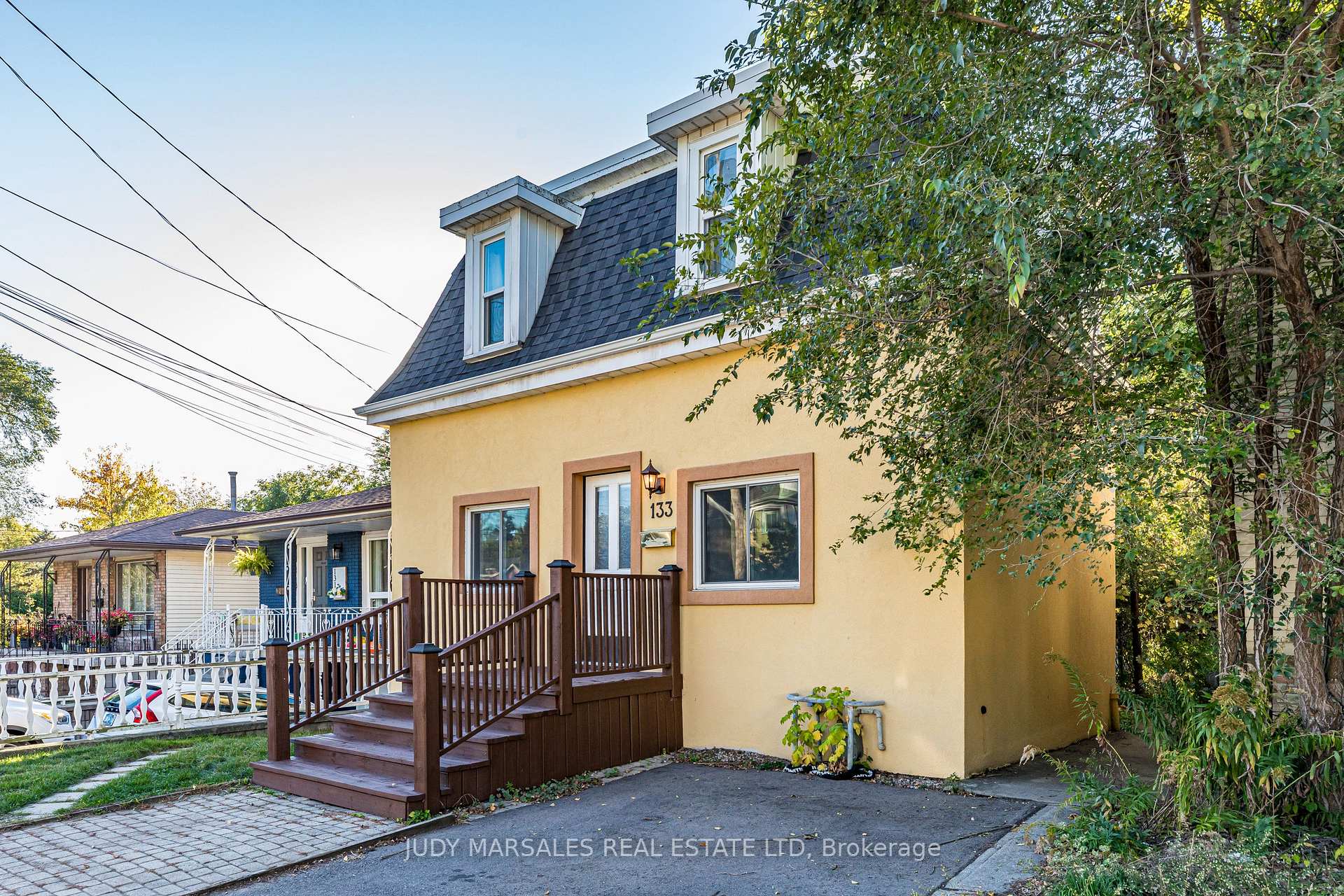Photo 2 of 133 Breadalbane Street, Hamilton, Strathcona — HOMEH