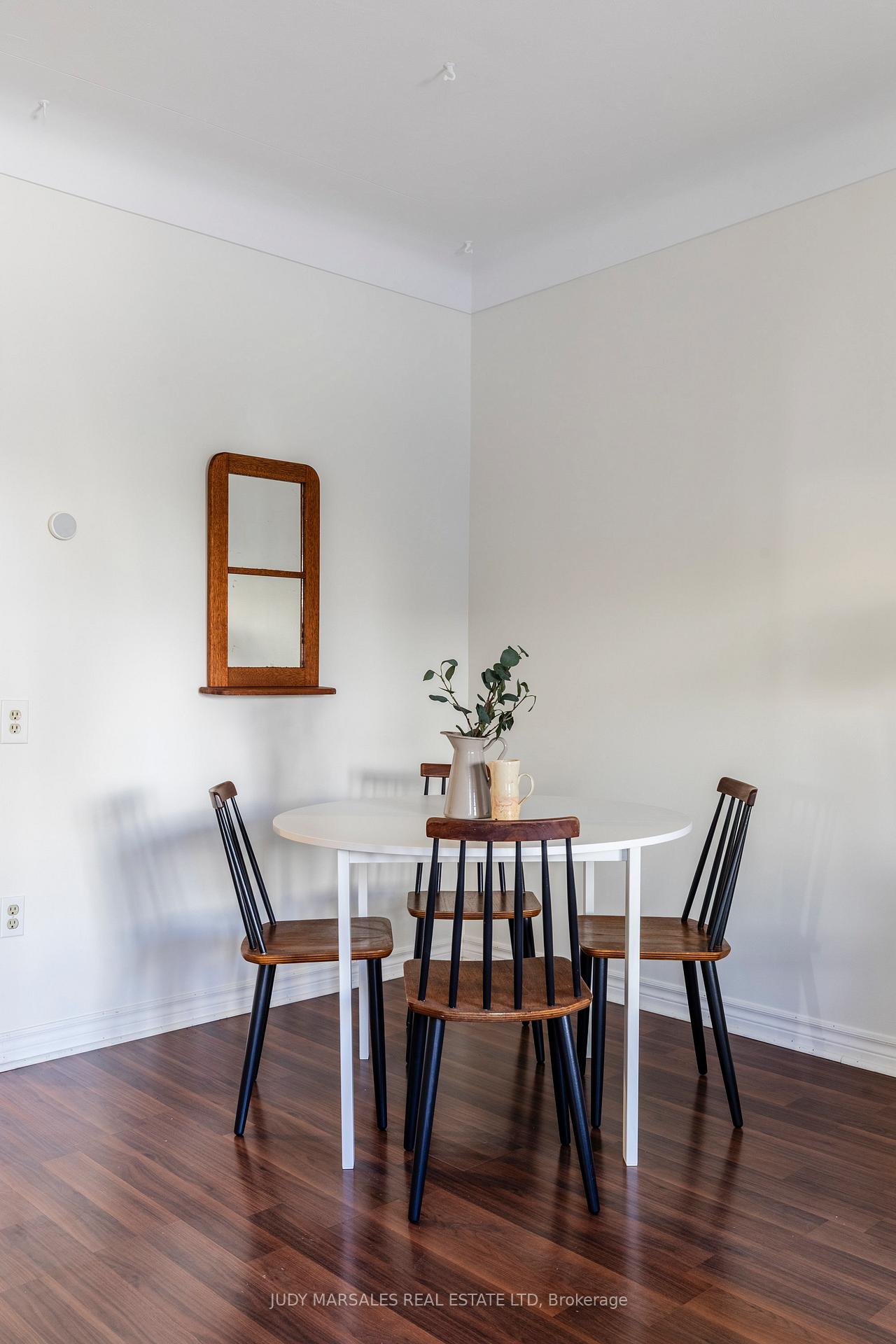 Photo 5 of 133 Breadalbane Street, Hamilton, Strathcona — HOMEH