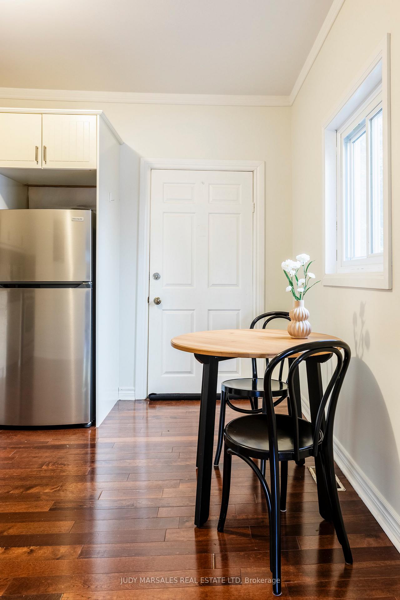 Photo 10 of 133 Breadalbane Street, Hamilton, Strathcona — HOMEH