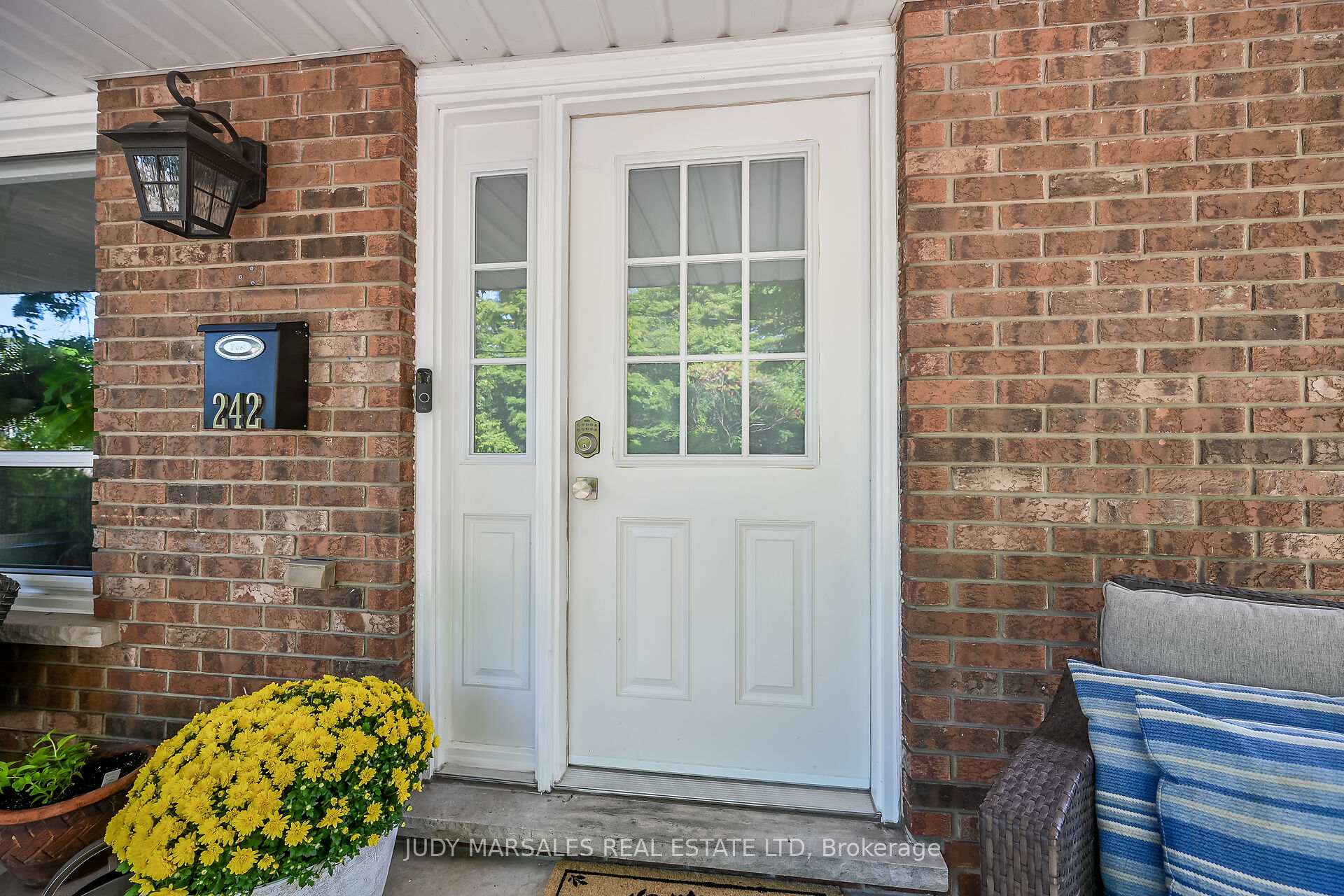 Photo 4 of 242 Macnab Street, Hamilton, Dundas — HOMEH