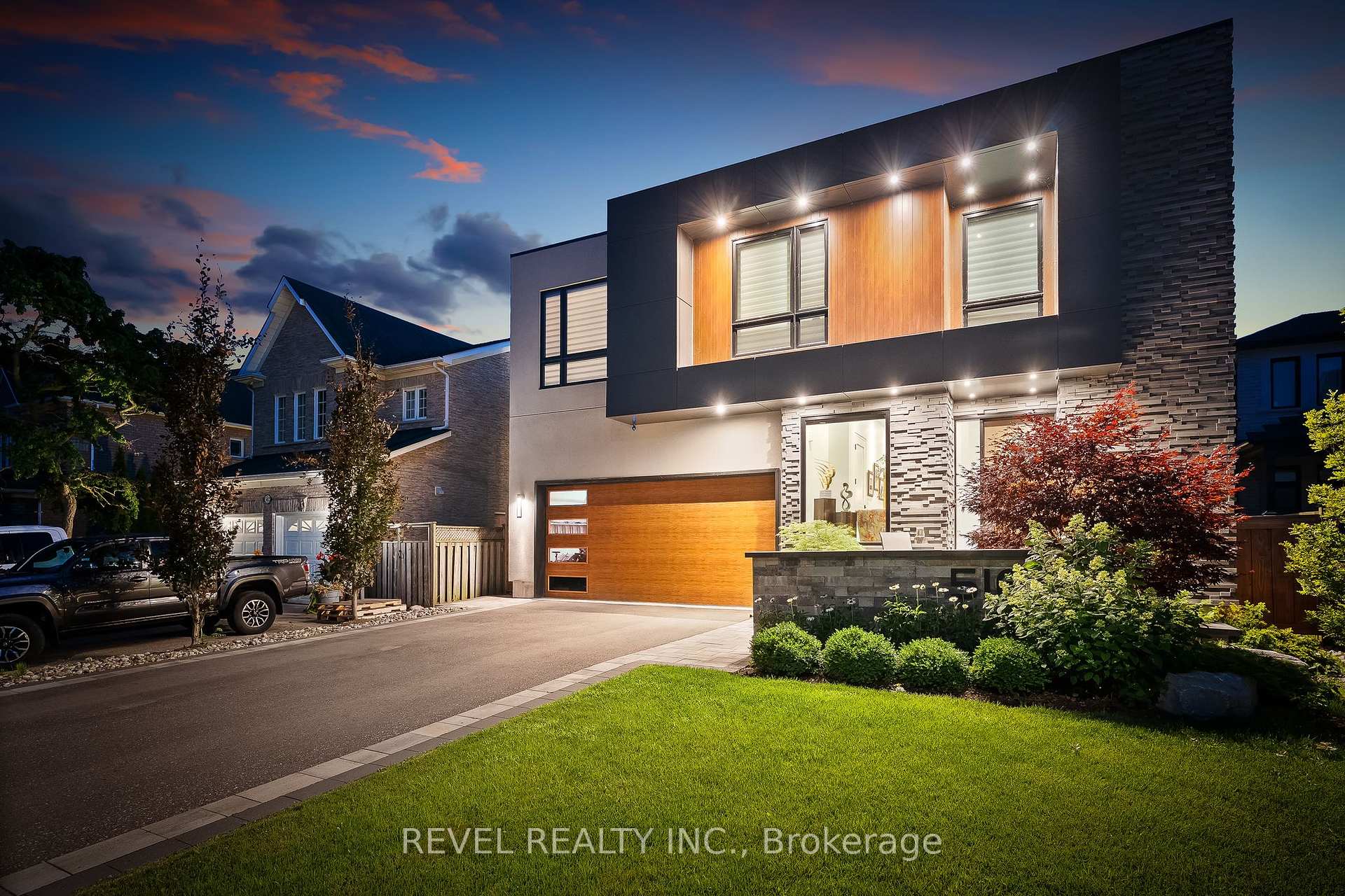 Photo 2 of 516 Poplar Avenue, Ajax, South East — HOMEH