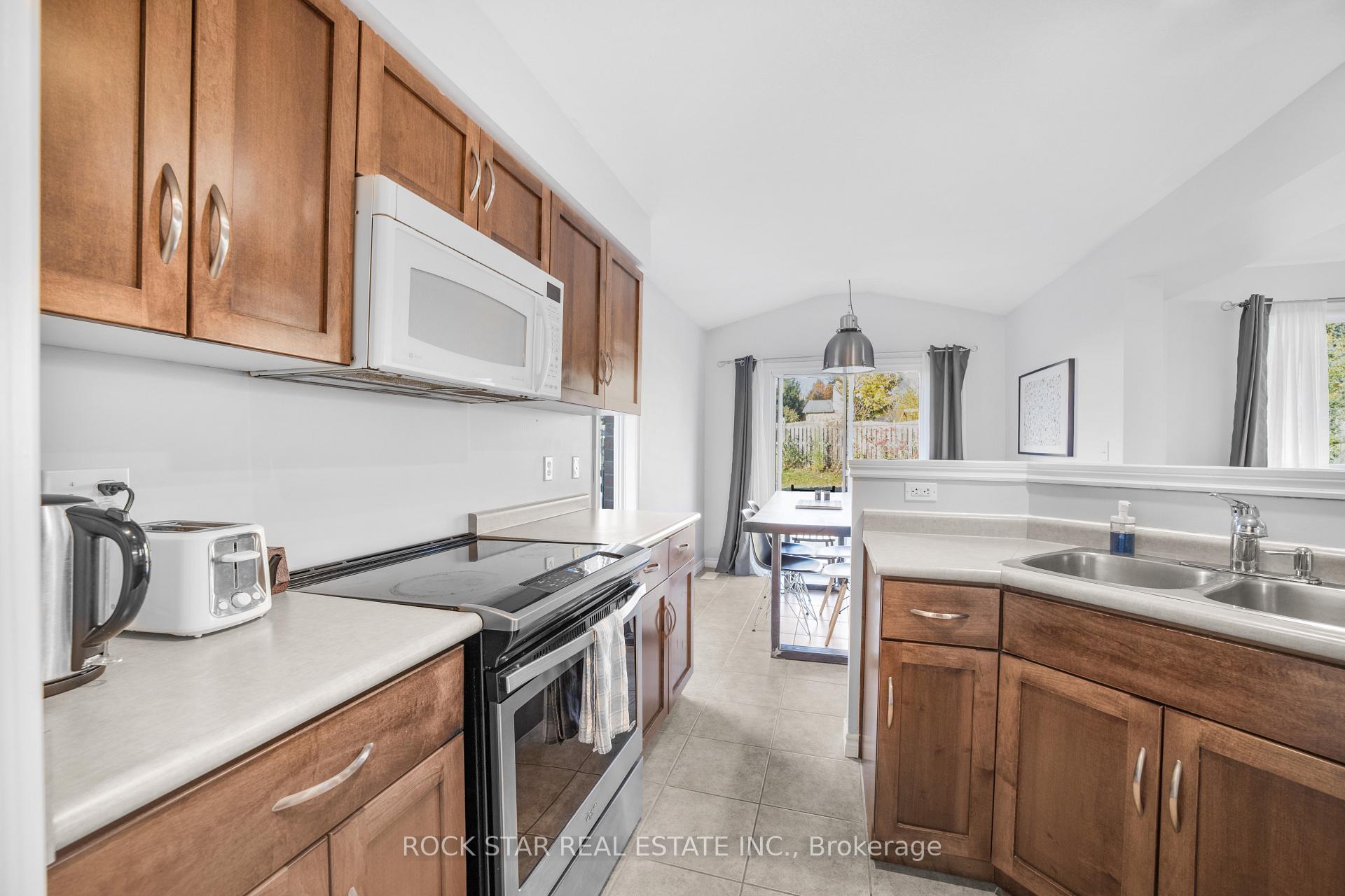 Photo 8 of 27 Truesdale Crescent, Guelph, Kortright West — HOMEH