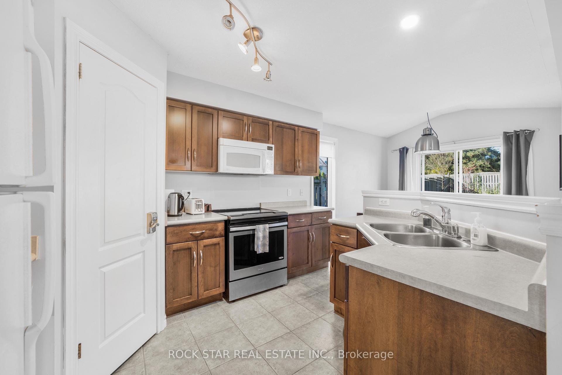 Photo 9 of 27 Truesdale Crescent, Guelph, Kortright West — HOMEH