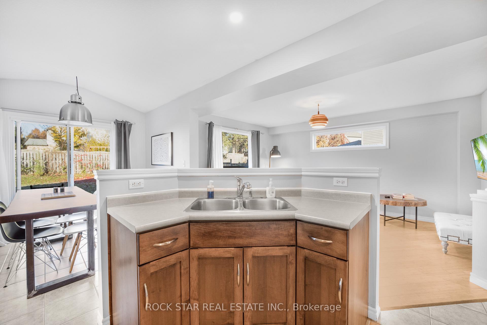 Photo 10 of 27 Truesdale Crescent, Guelph, Kortright West — HOMEH